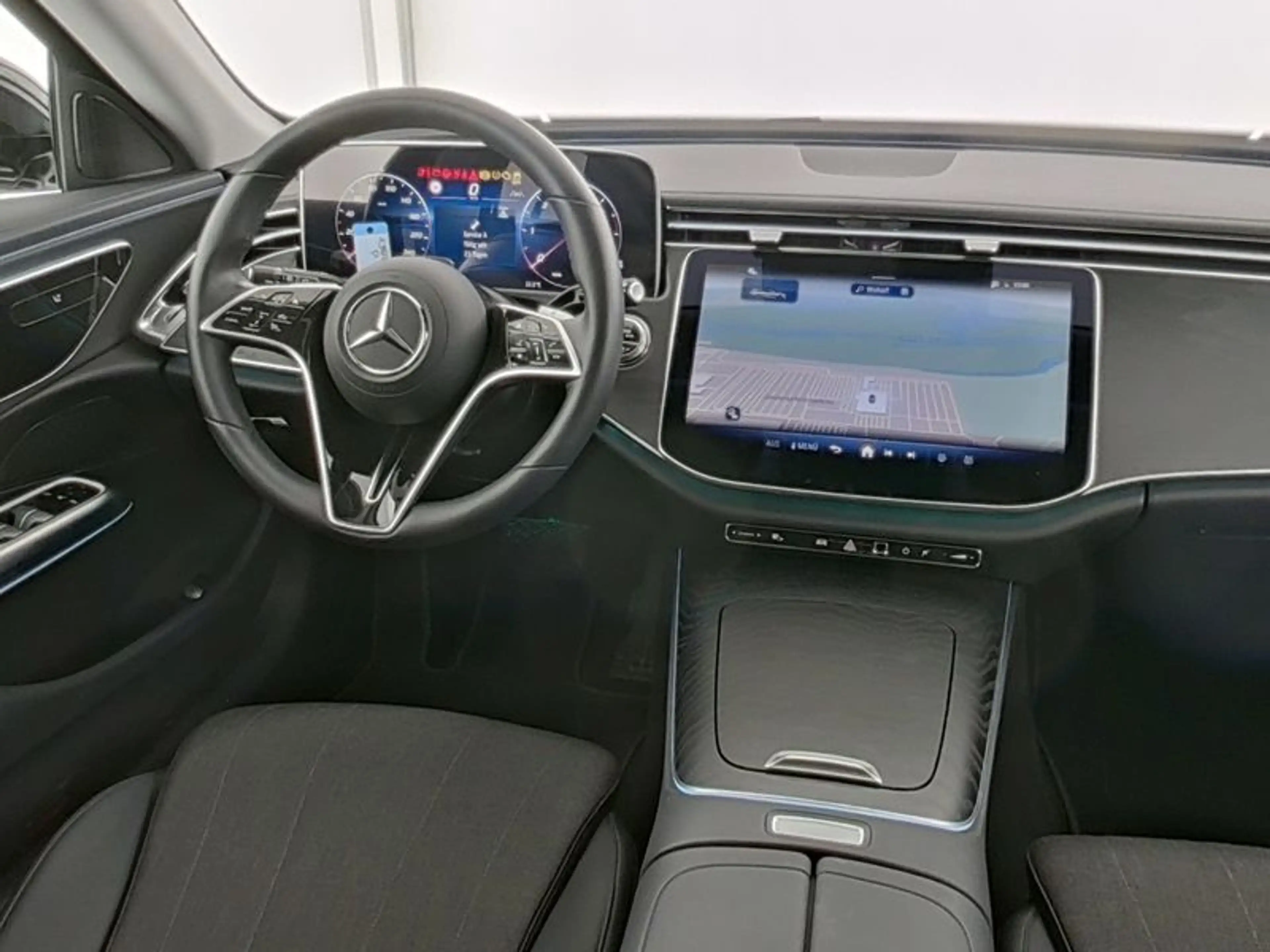 Mercedes-Benz E 220 d T Avantgarde/Fahrassist+/AHK/Cam/Ambi/18 — photo 7