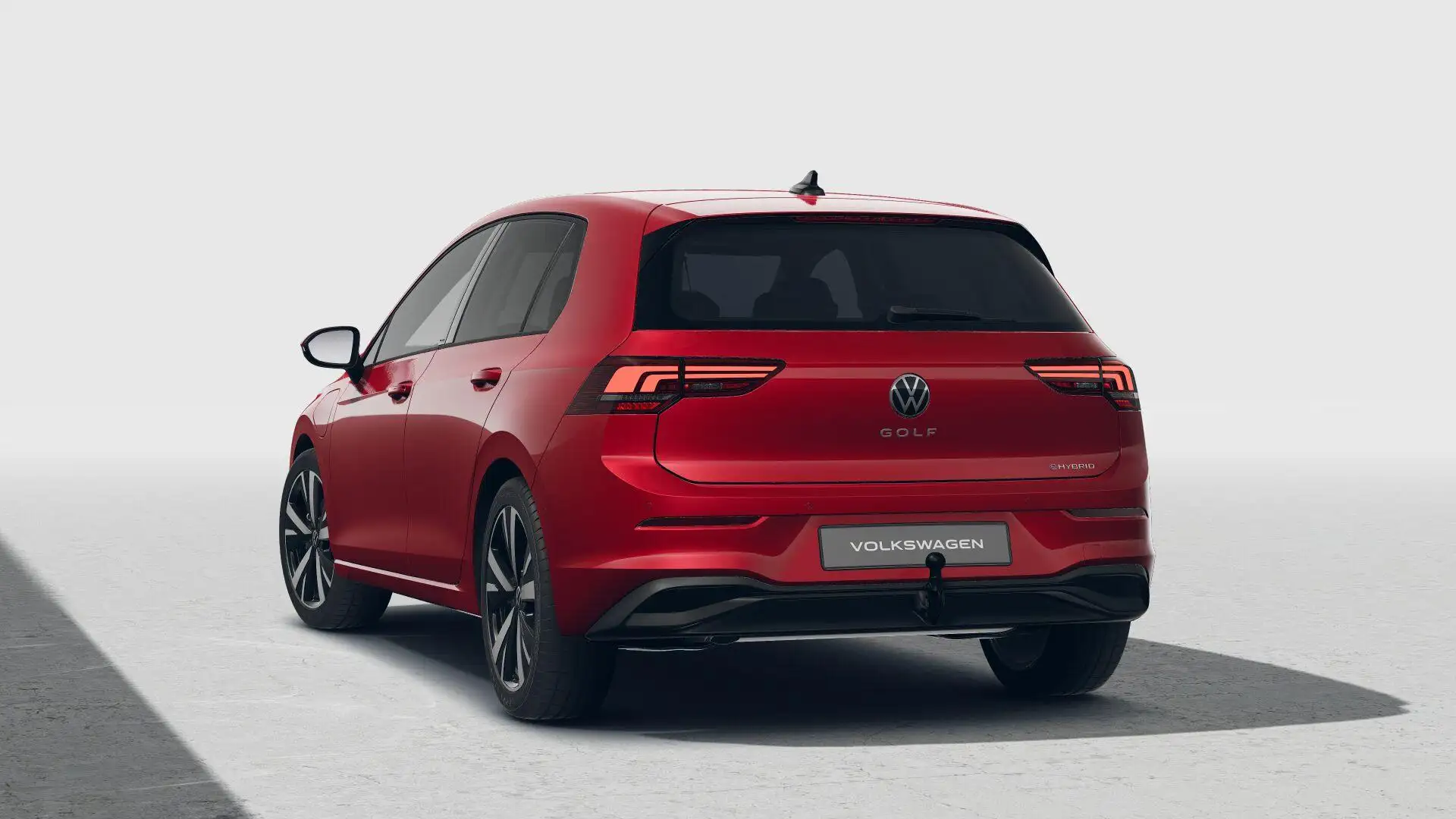 Volkswagen Golf 1.5 eHybrid 204pk Life Edition | Panoramadak | 18" Rood - 2