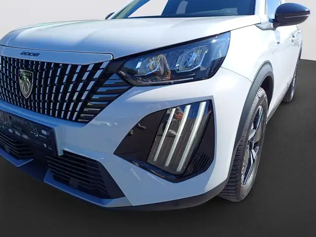 Peugeot 2008 view 9