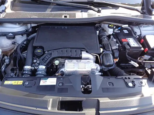 Peugeot 2008 view 5