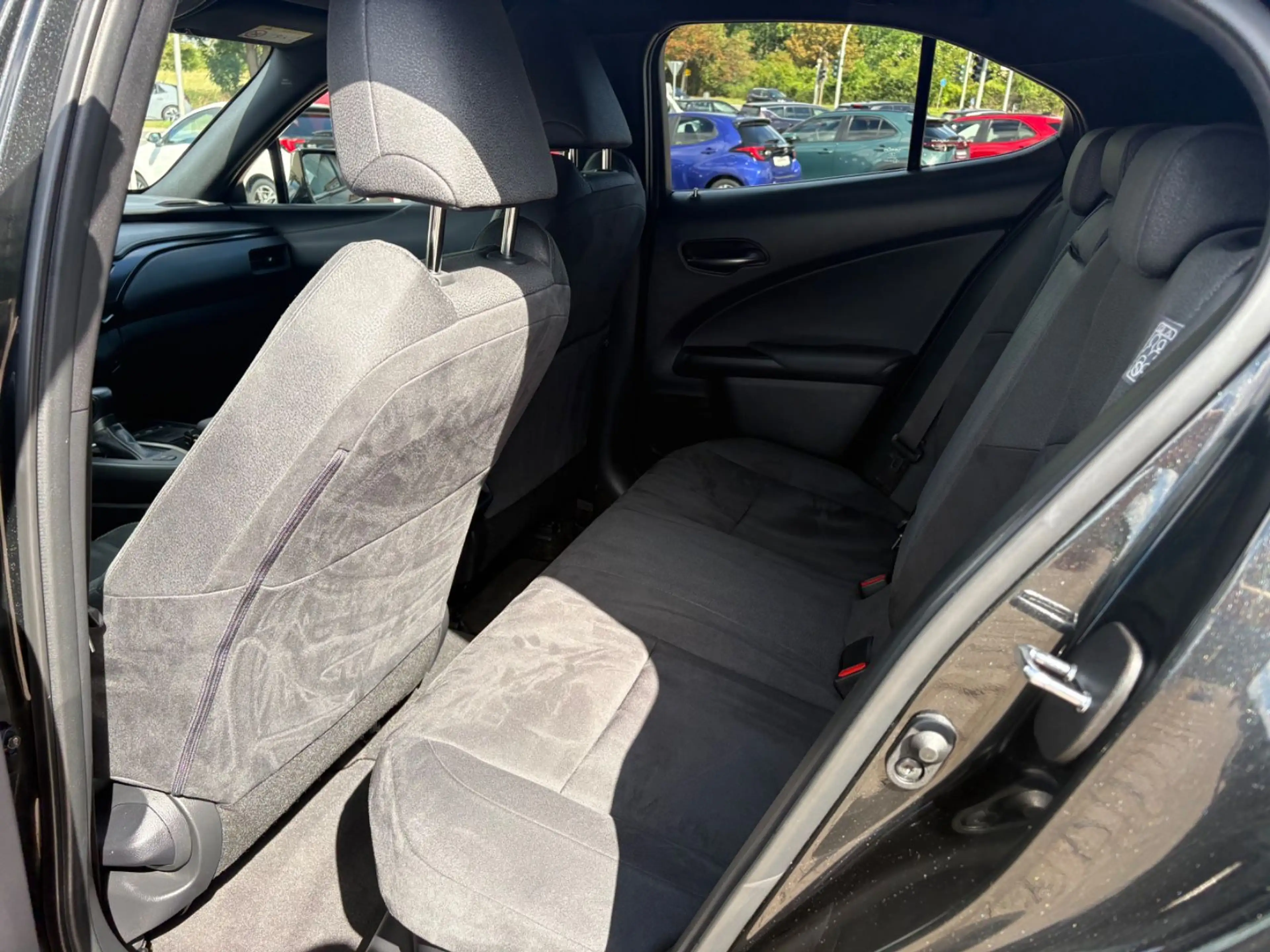 Lexus UX 250h GEPFLEGT** — photo 4