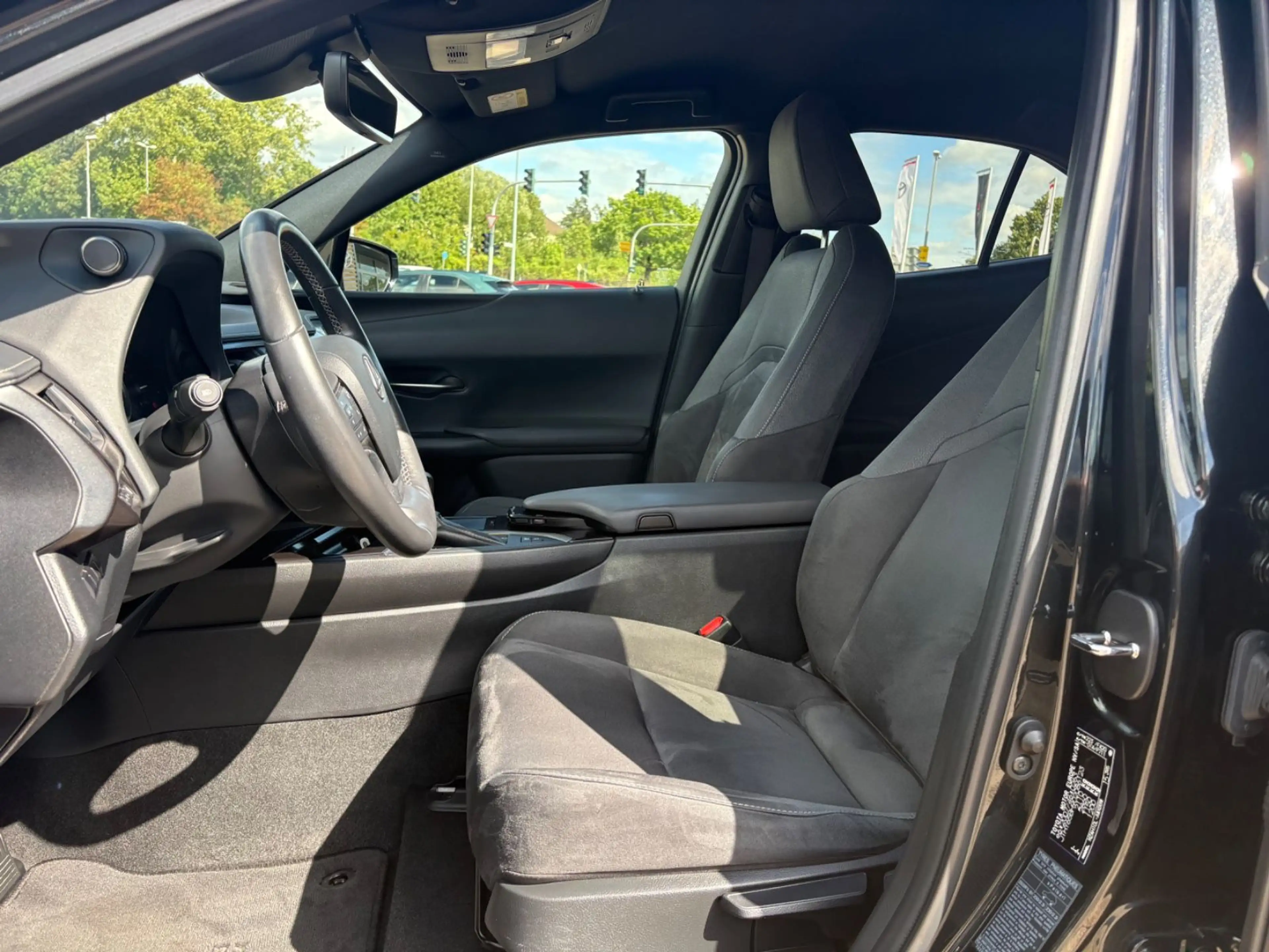 Lexus UX 250h GEPFLEGT** — photo 7