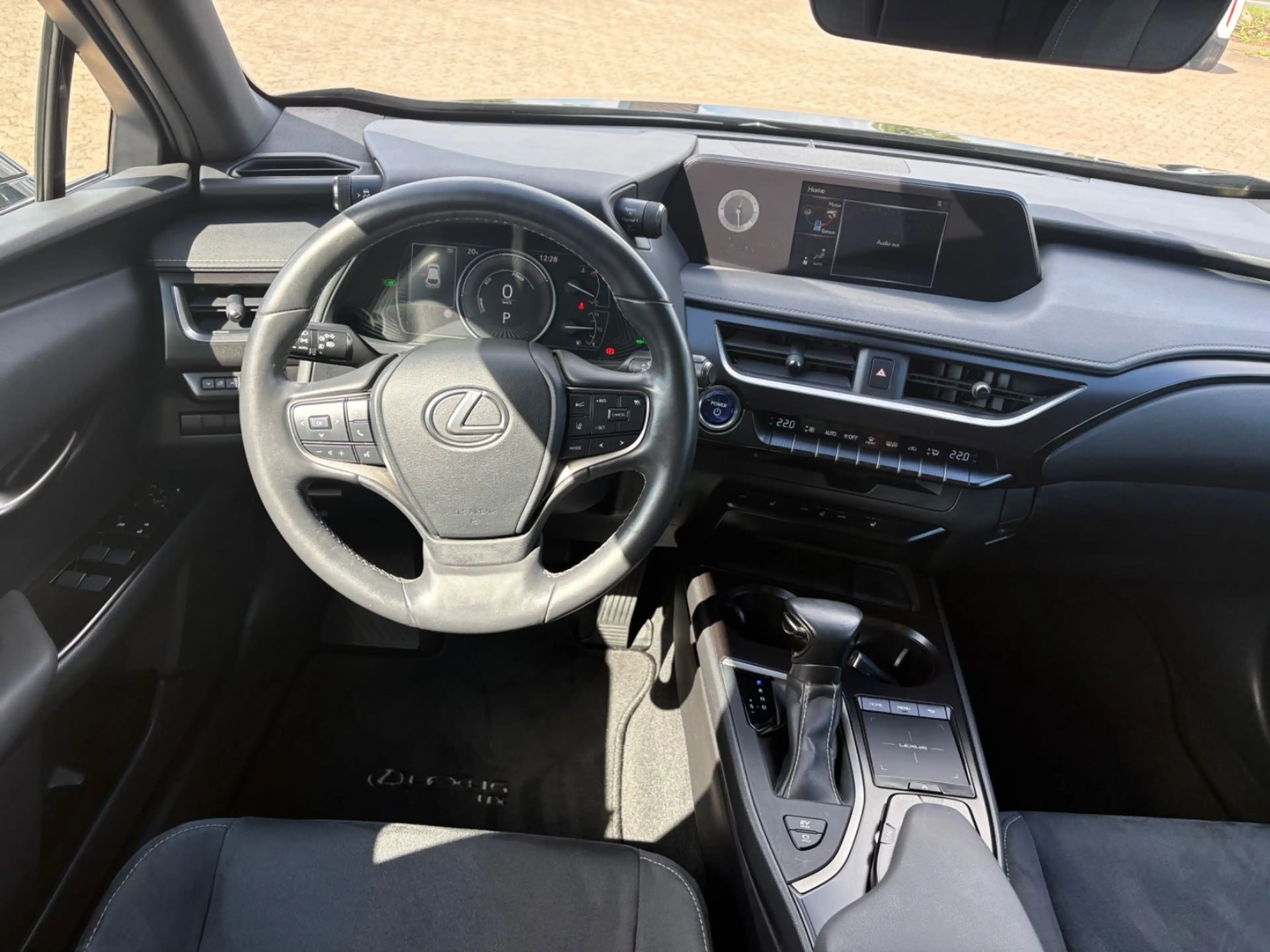 Lexus UX 250h GEPFLEGT** — photo 5
