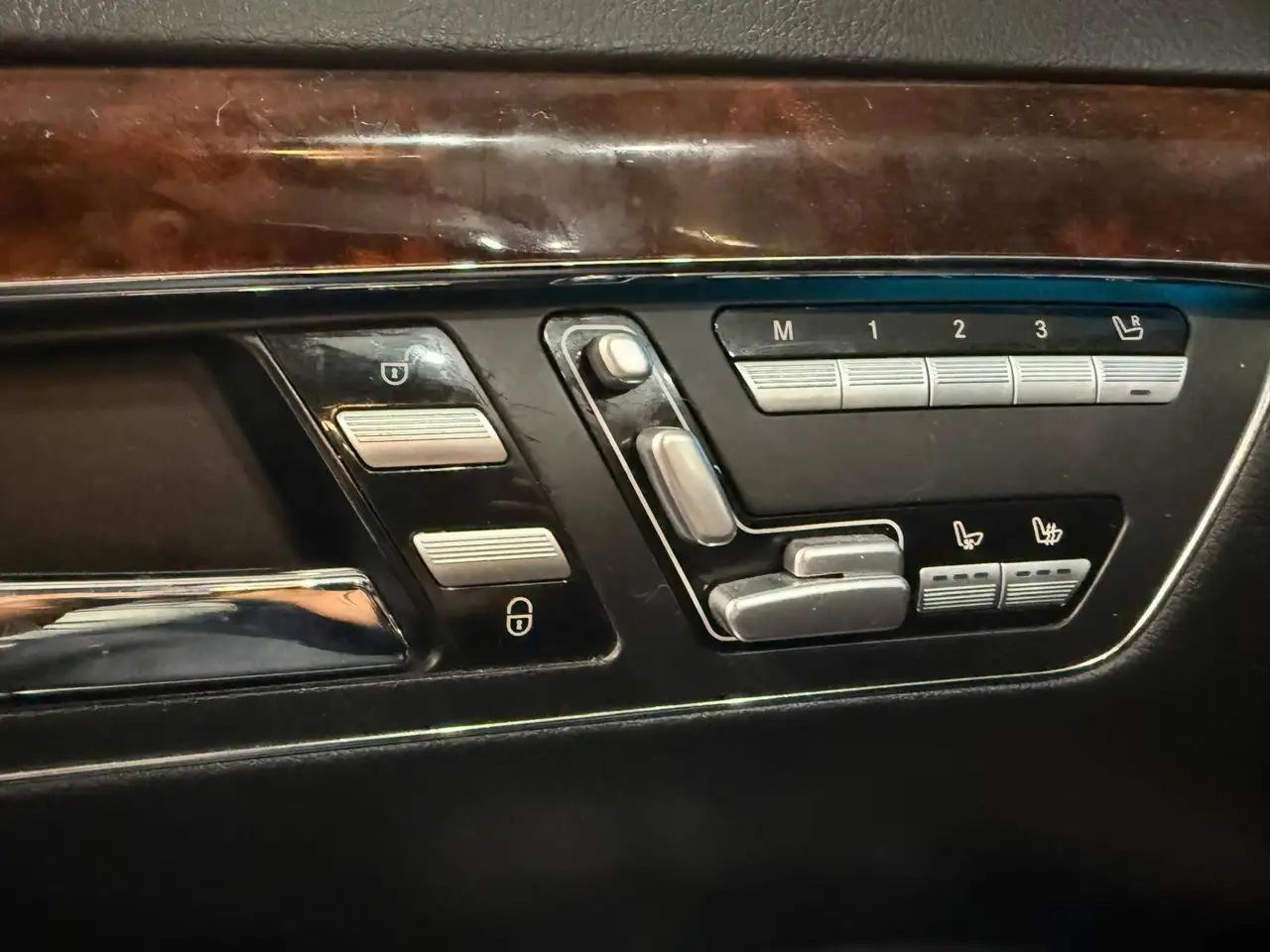 Mercedes-Benz S-Class снимка Mercedes-Benz S-Class