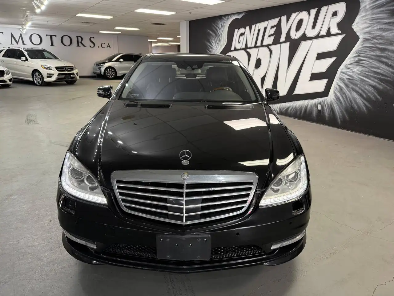 Mercedes-Benz S-Class снимка Mercedes-Benz S-Class