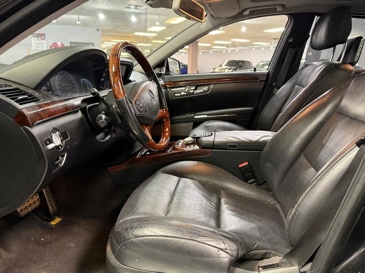 Mercedes-Benz S-Class снимка Mercedes-Benz S-Class