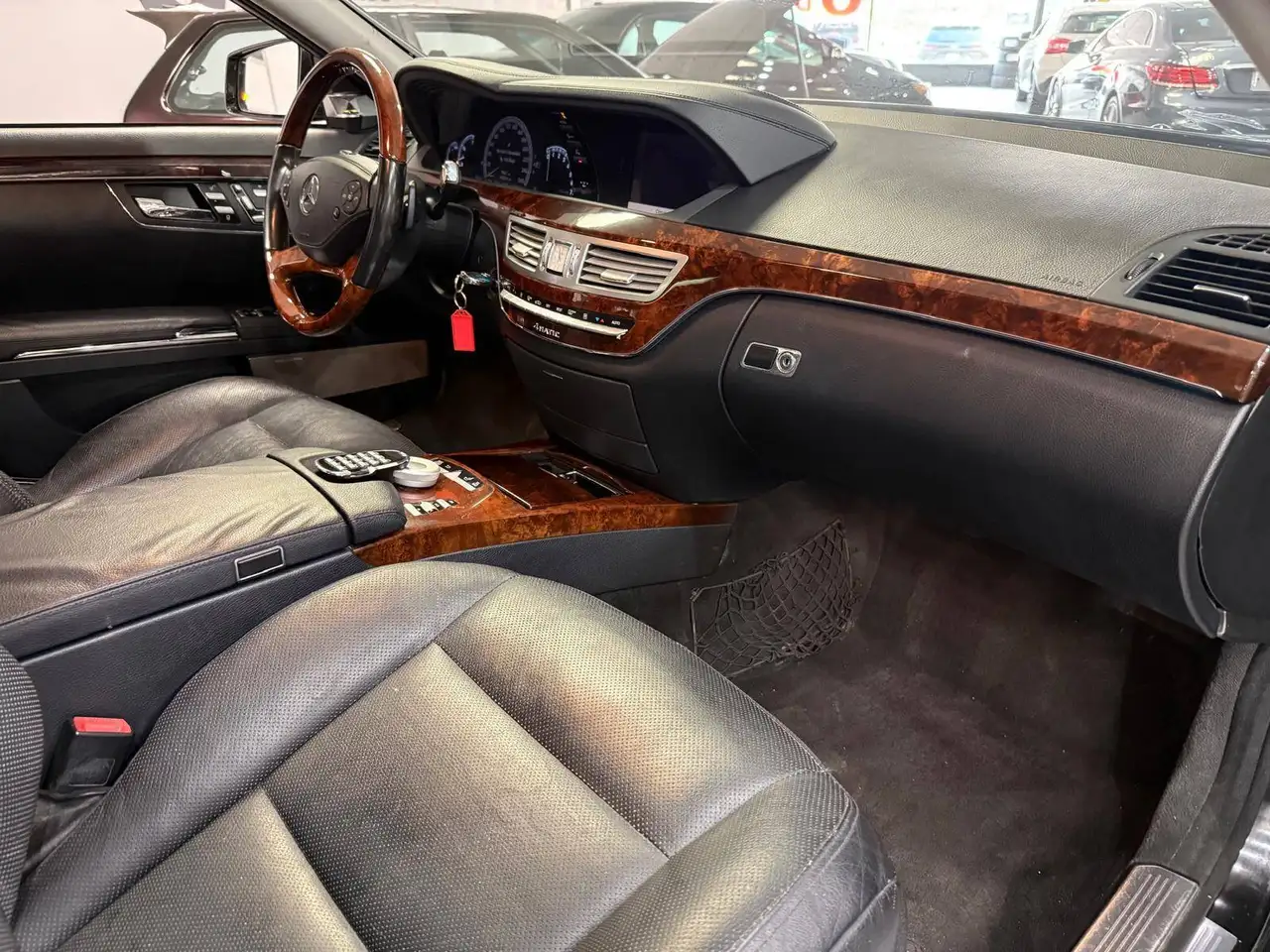 Mercedes-Benz S-Class снимка Mercedes-Benz S-Class
