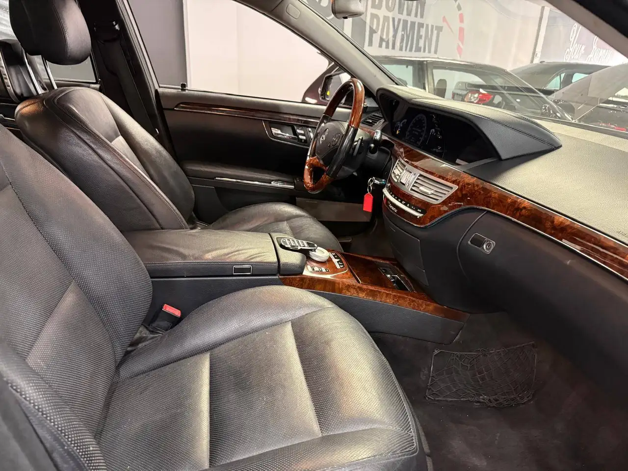 Mercedes-Benz S-Class снимка Mercedes-Benz S-Class