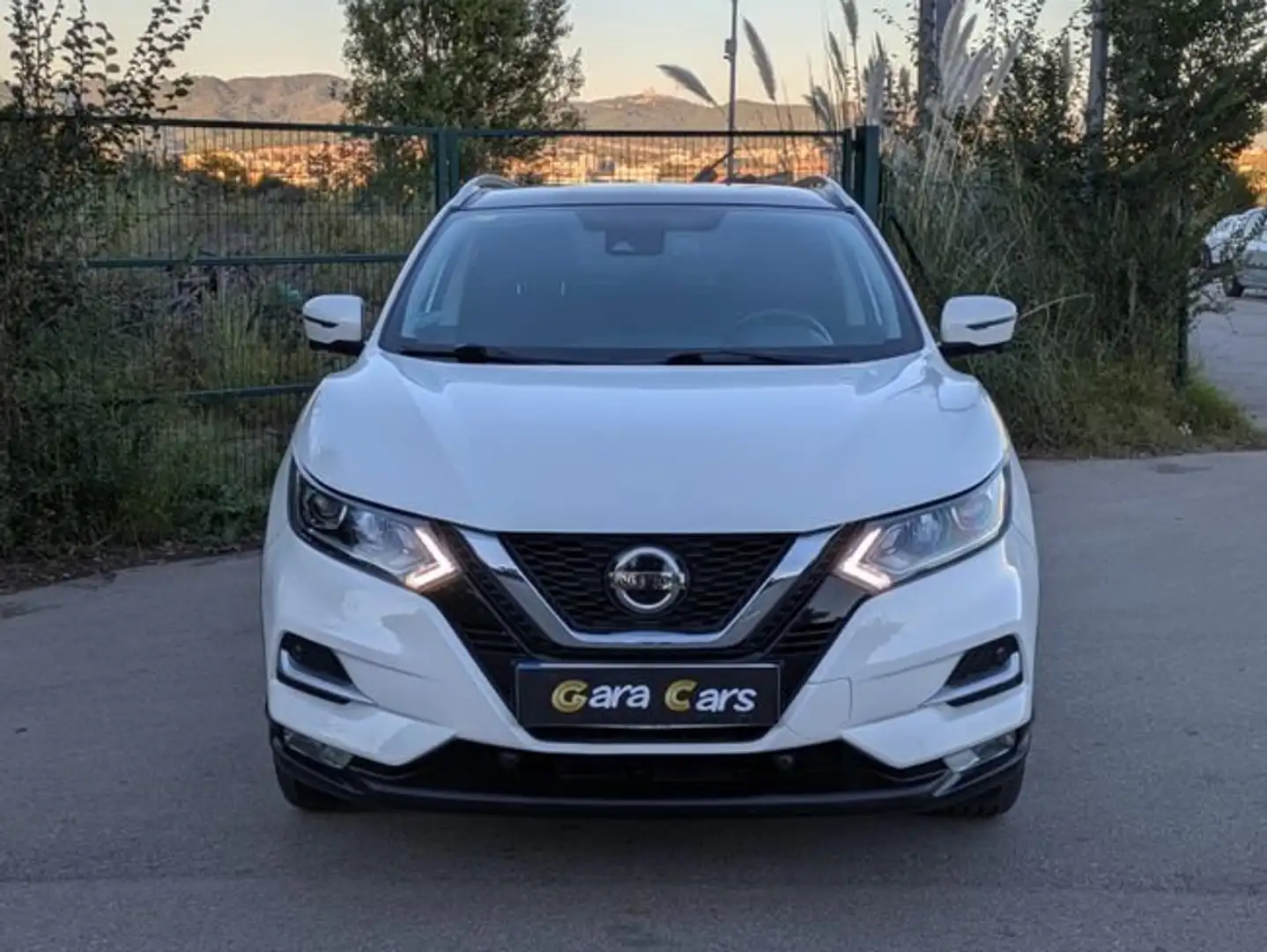 Nissan Qashqai 1.3 DIG-T N-Connecta 4x2 DCT 117kW Wit - 2