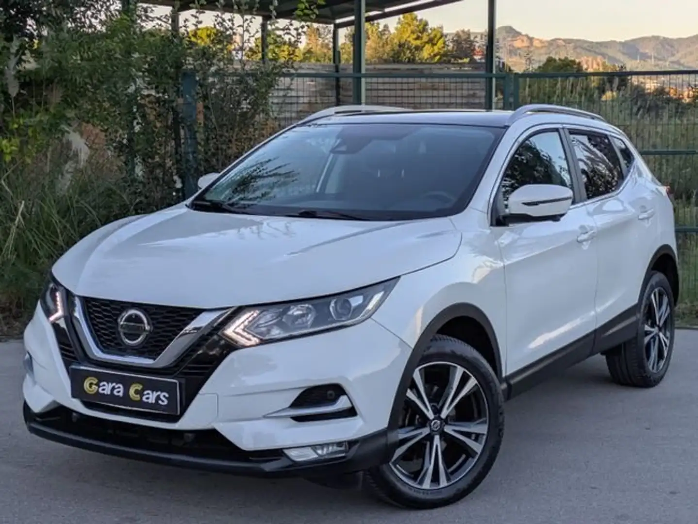 Nissan Qashqai 1.3 DIG-T N-Connecta 4x2 DCT 117kW Wit - 1