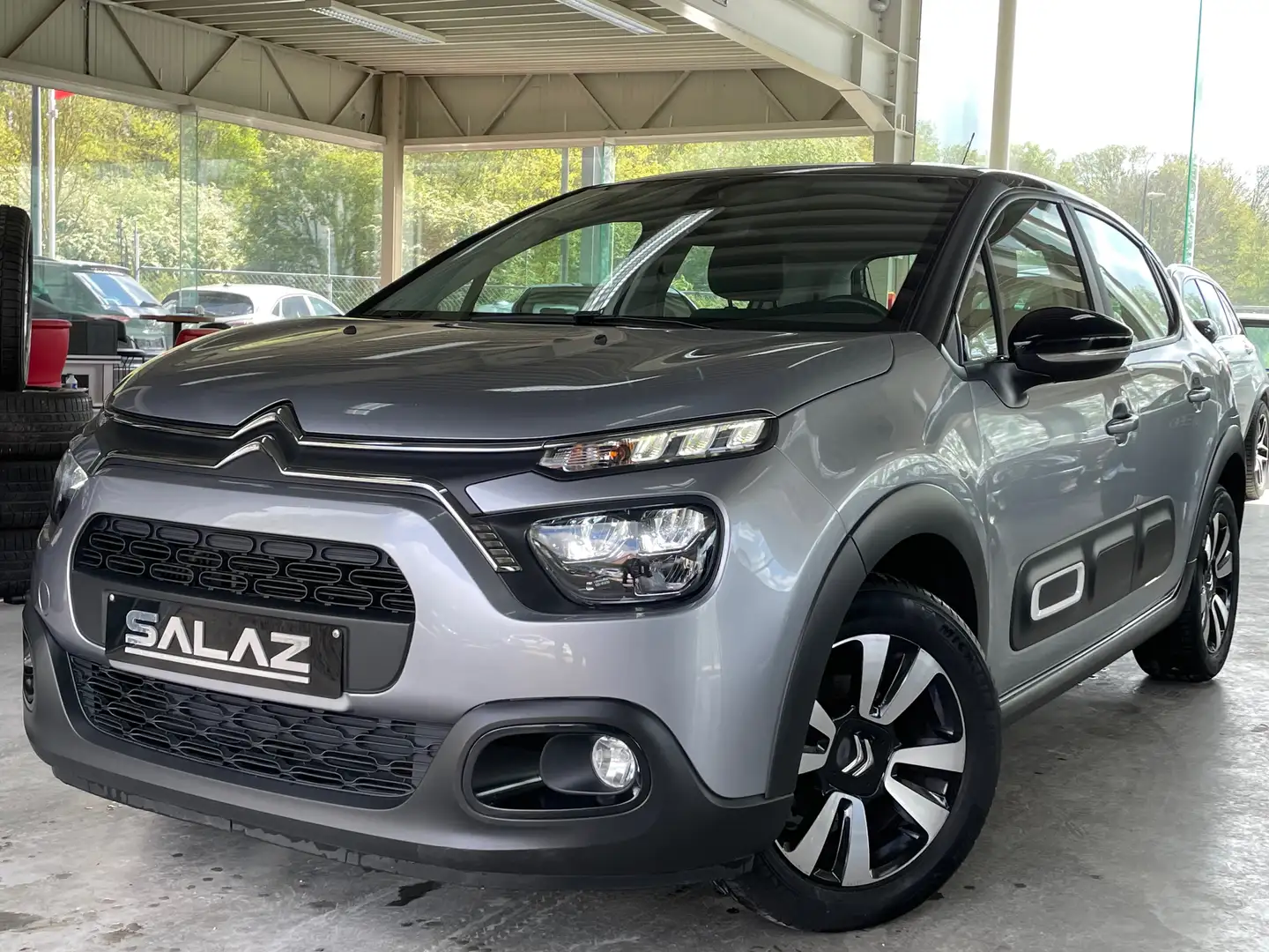 Citroen C3 1.2 I Shine S_CARPLAY_LED_JANTES_CLIM_GARANTIE Grijs - 2