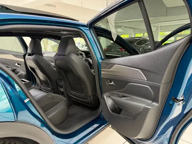 Peugeot 408 view 11