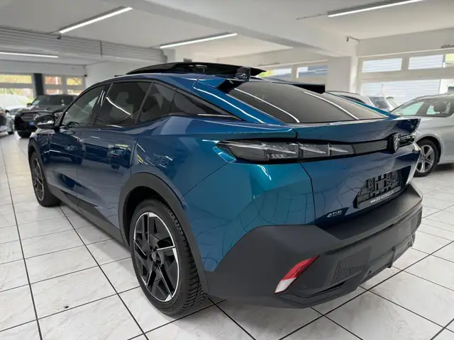 Peugeot 408 view 3