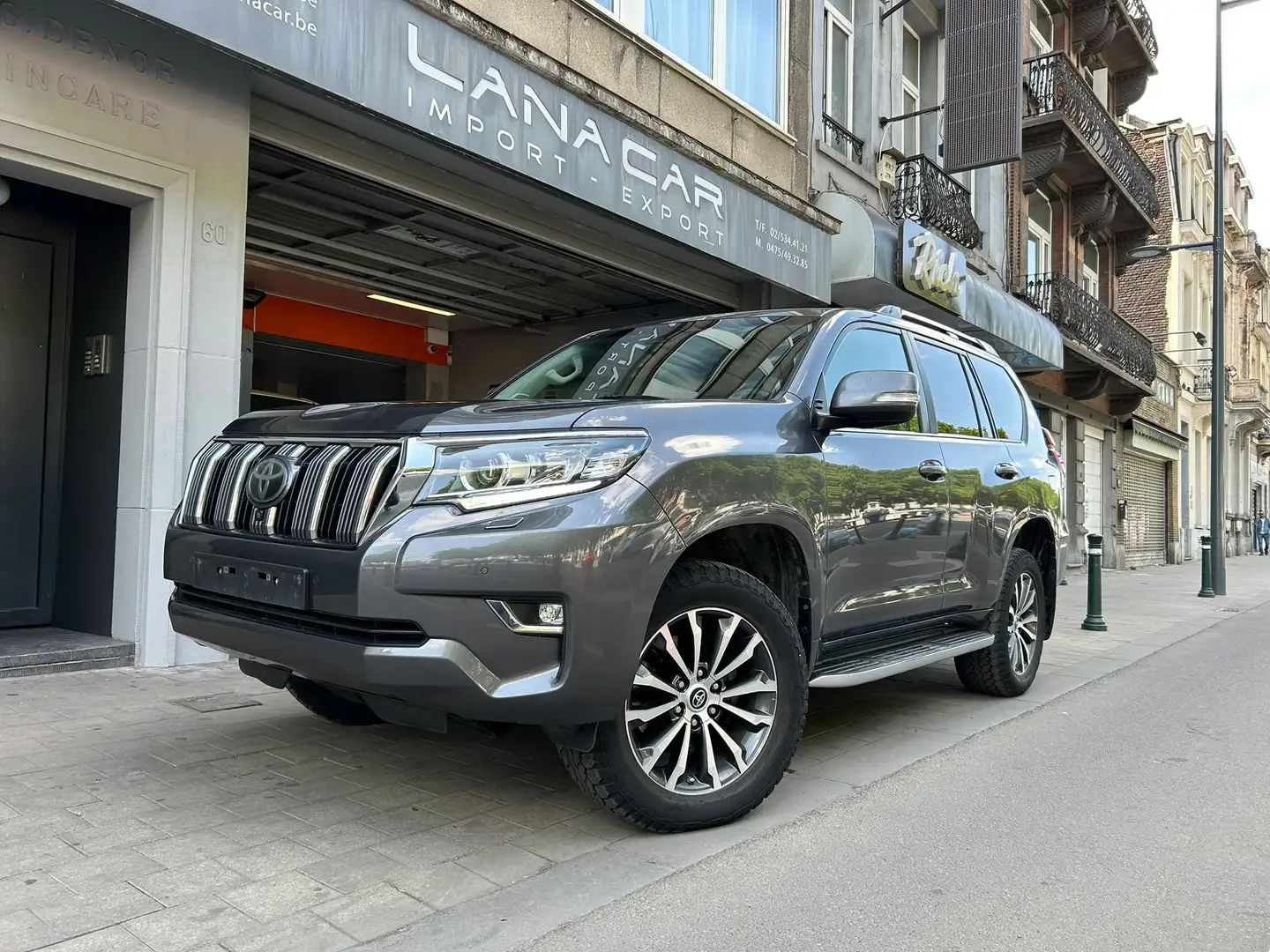 Toyota Land Cruiser Landcruiser 2.8D-4D Premium A/T Grau - 1