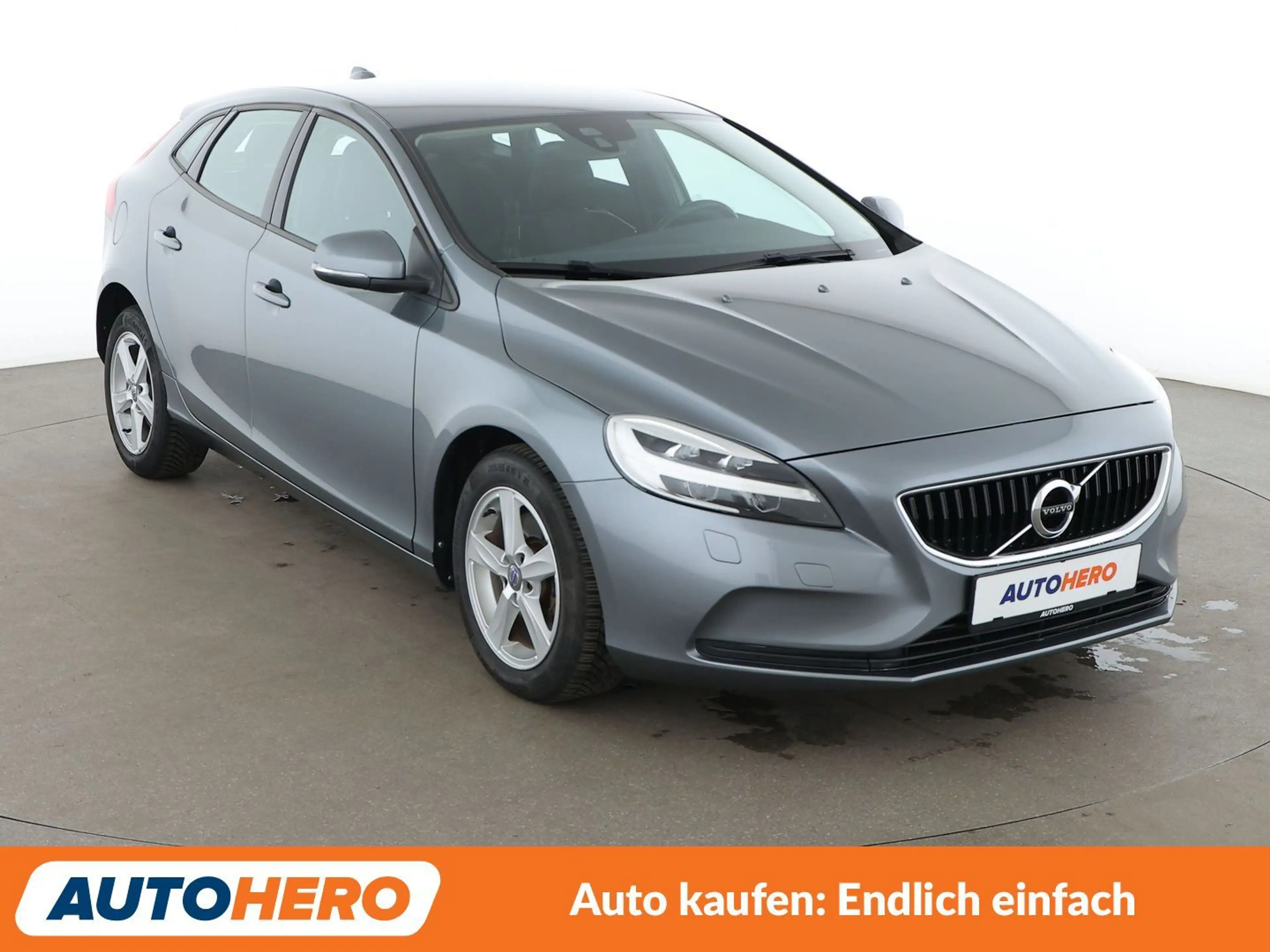 Volvo V40 2.0 T2 Momentum — photo 8