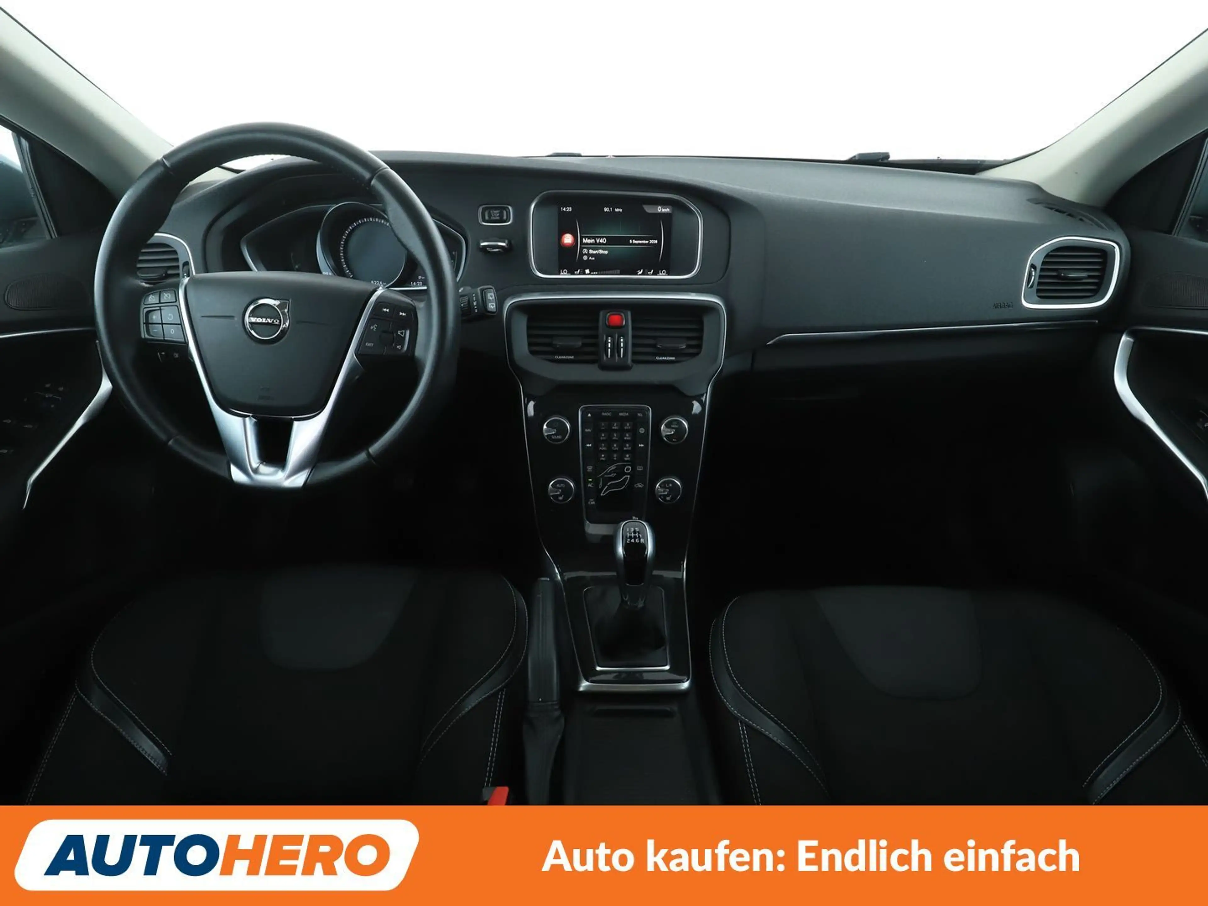 Volvo V40 2.0 T2 Momentum — photo 12