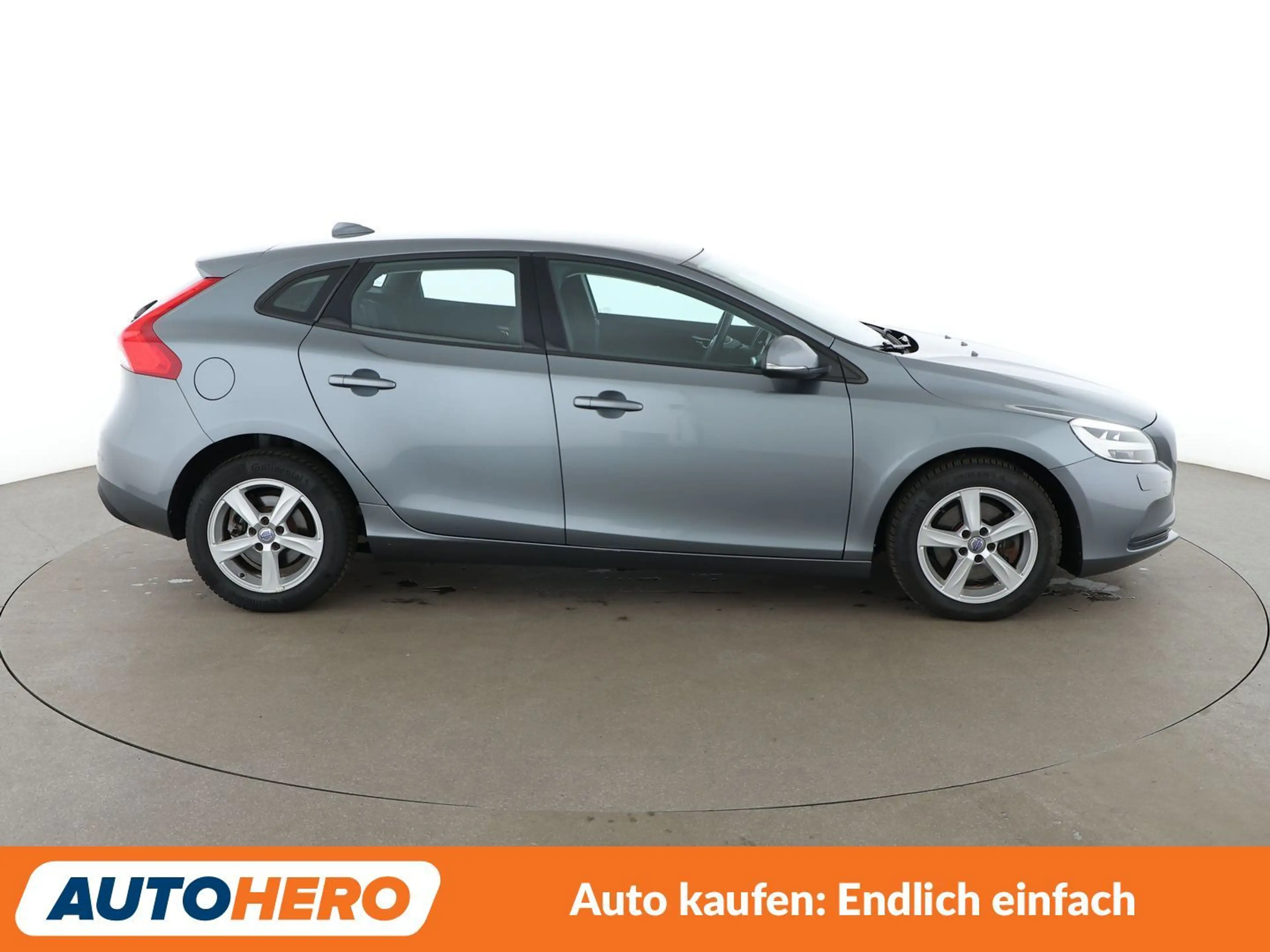 Volvo V40 2.0 T2 Momentum — photo 7