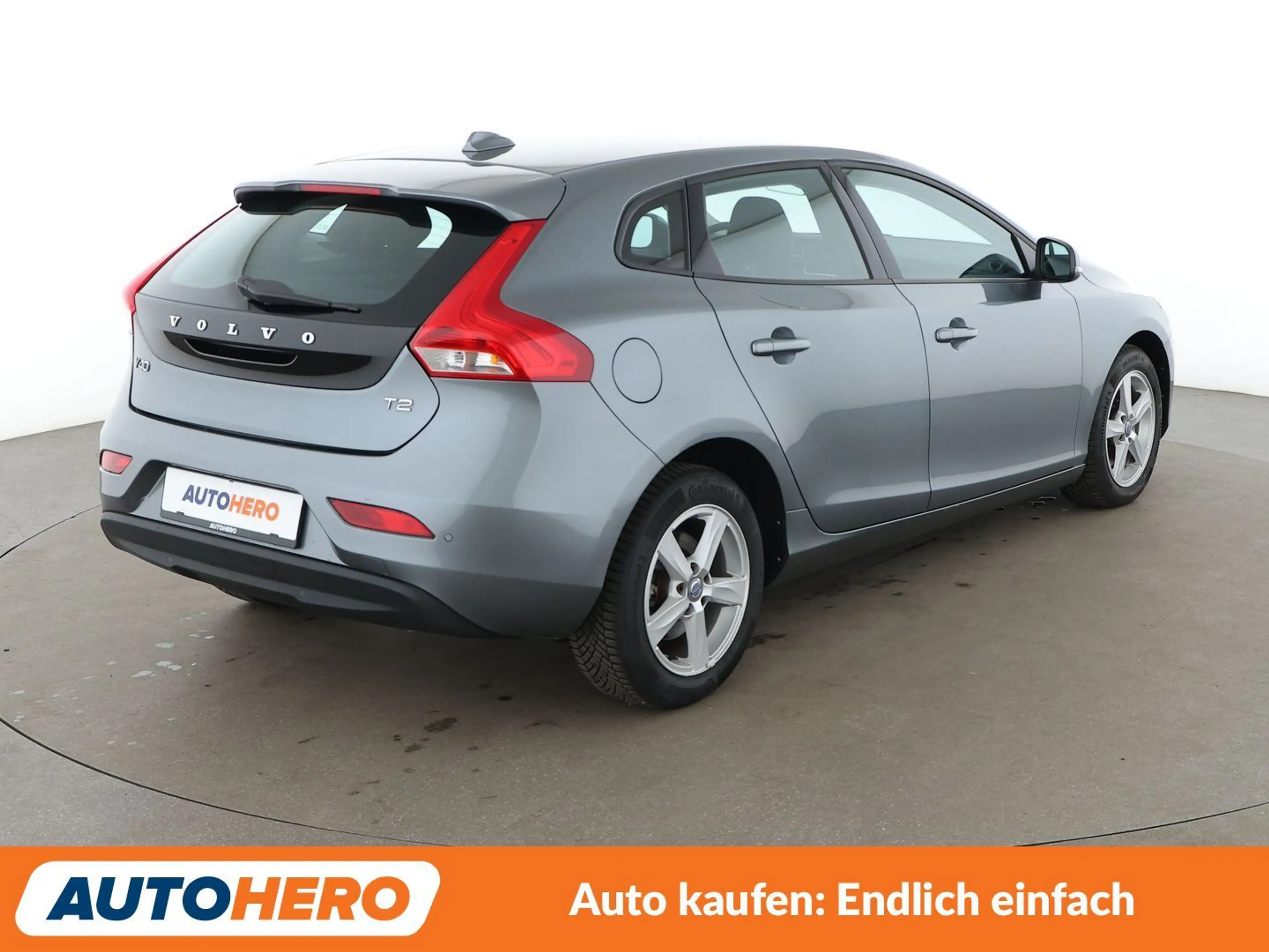 Volvo V40 2.0 T2 Momentum — photo 6
