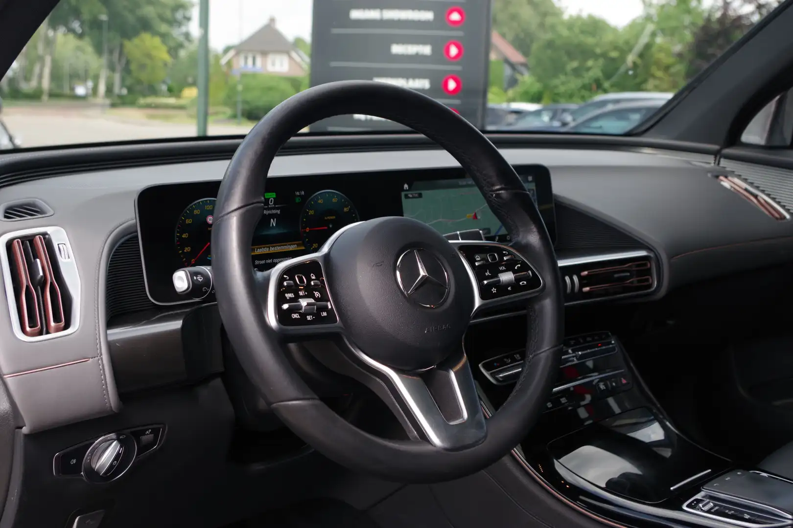 Mercedes-Benz EQC 400 4MATIC 408 PK Premium Plus 80 kWh, Panorama Dak, B Wit - 2