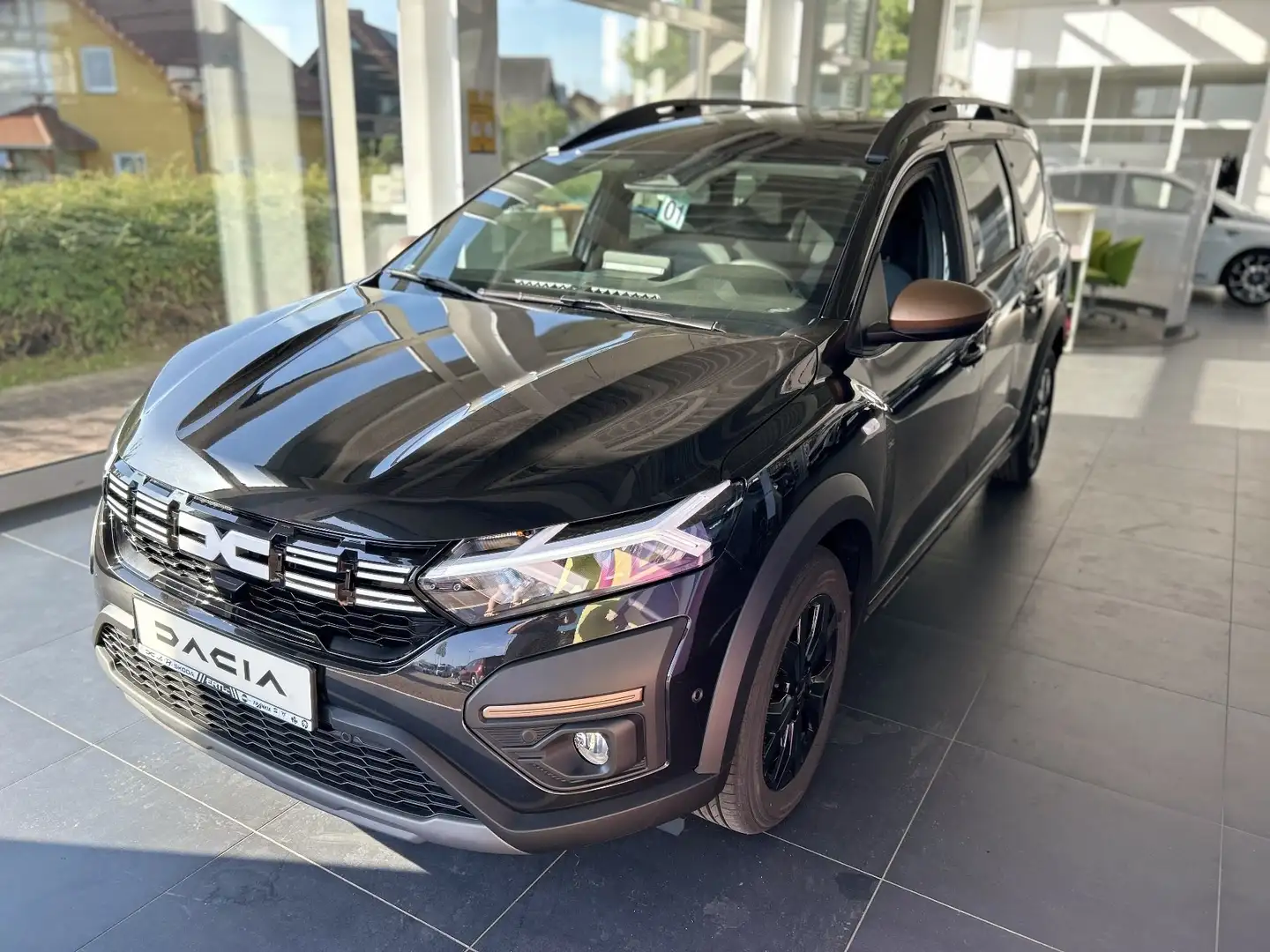 Dacia Jogger Extreme TCe 110 7-Sitzer Winterradaktion* Schwarz - 1