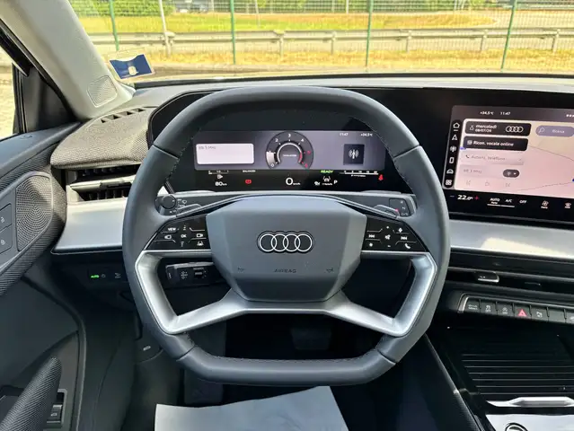 Audi Q3 view 10