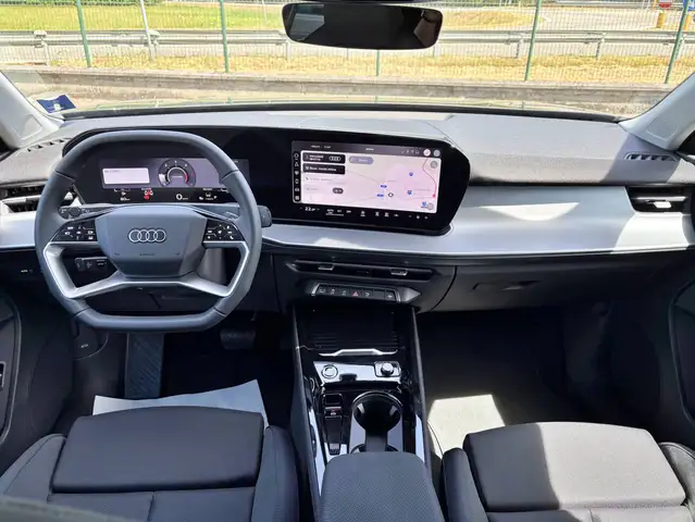 Audi Q3 view 9