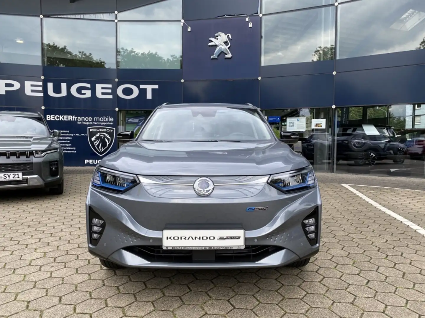 SsangYong Korando e-motion Titanium 100% elektisch *Navi*Leder*digit Gris - 2
