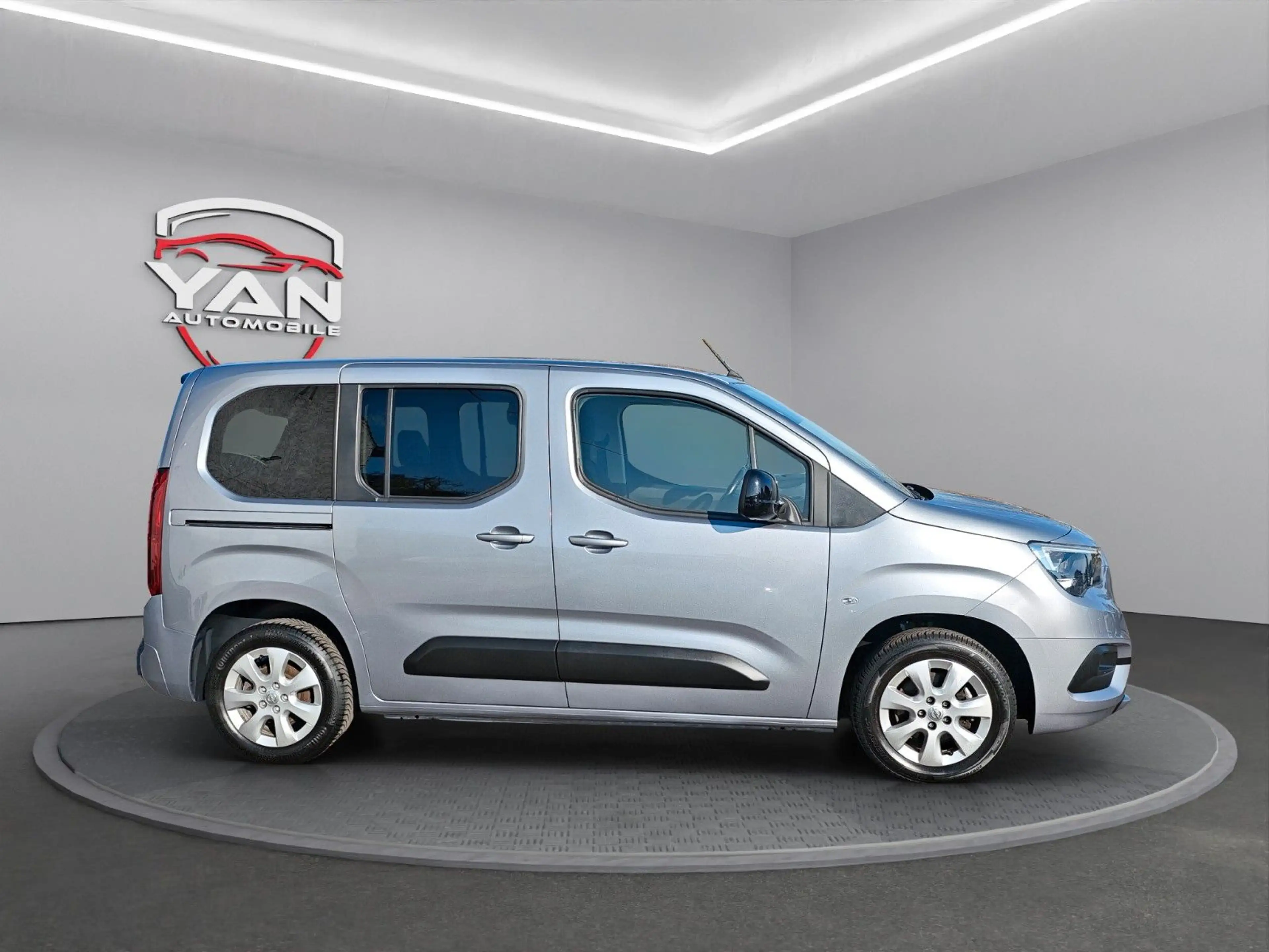 Opel Combo Life 1.5 *Kamera*Sitzheizung*Standheizung* — photo 5