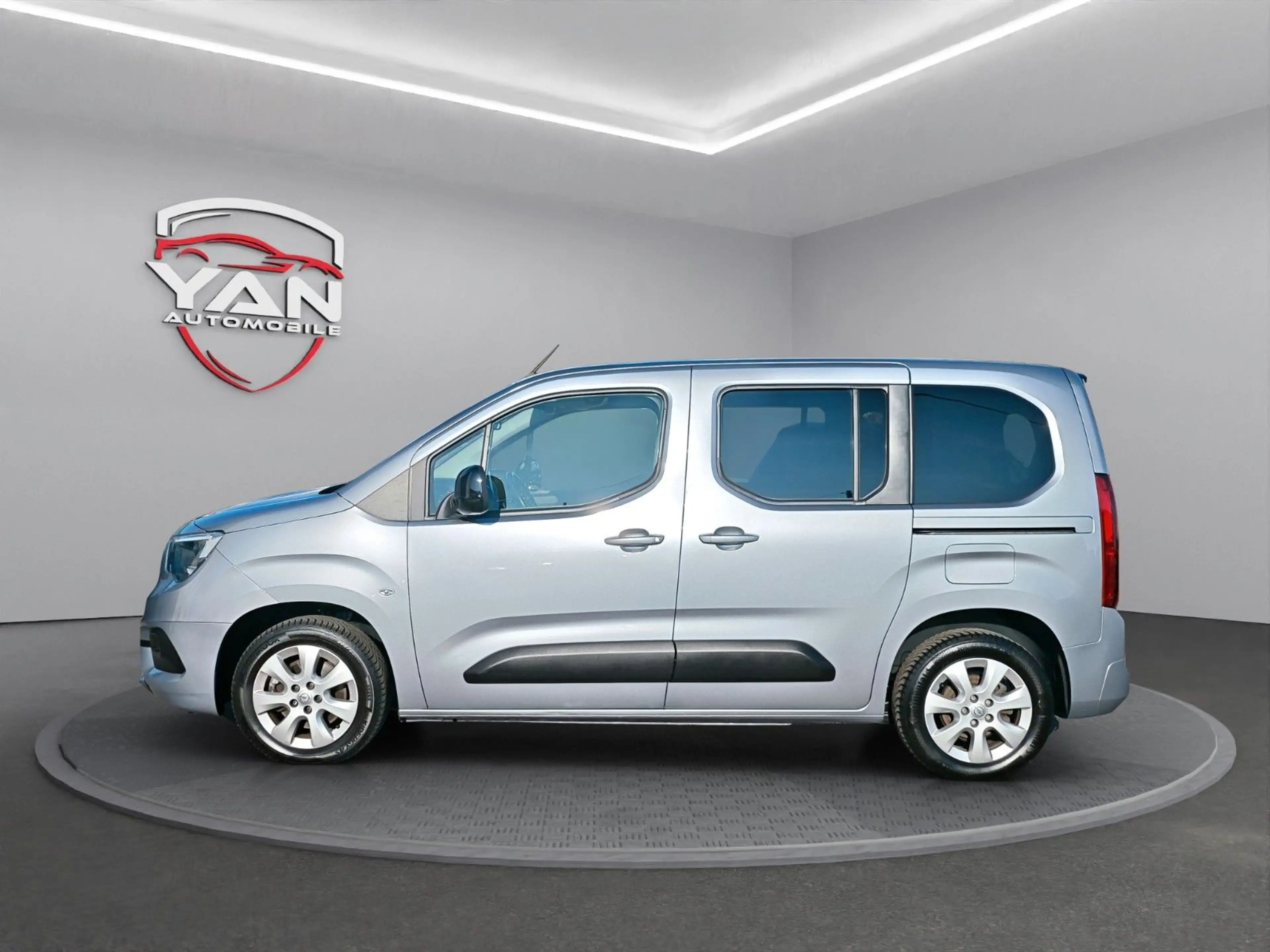 Opel Combo Life 1.5 *Kamera*Sitzheizung*Standheizung* — photo 9