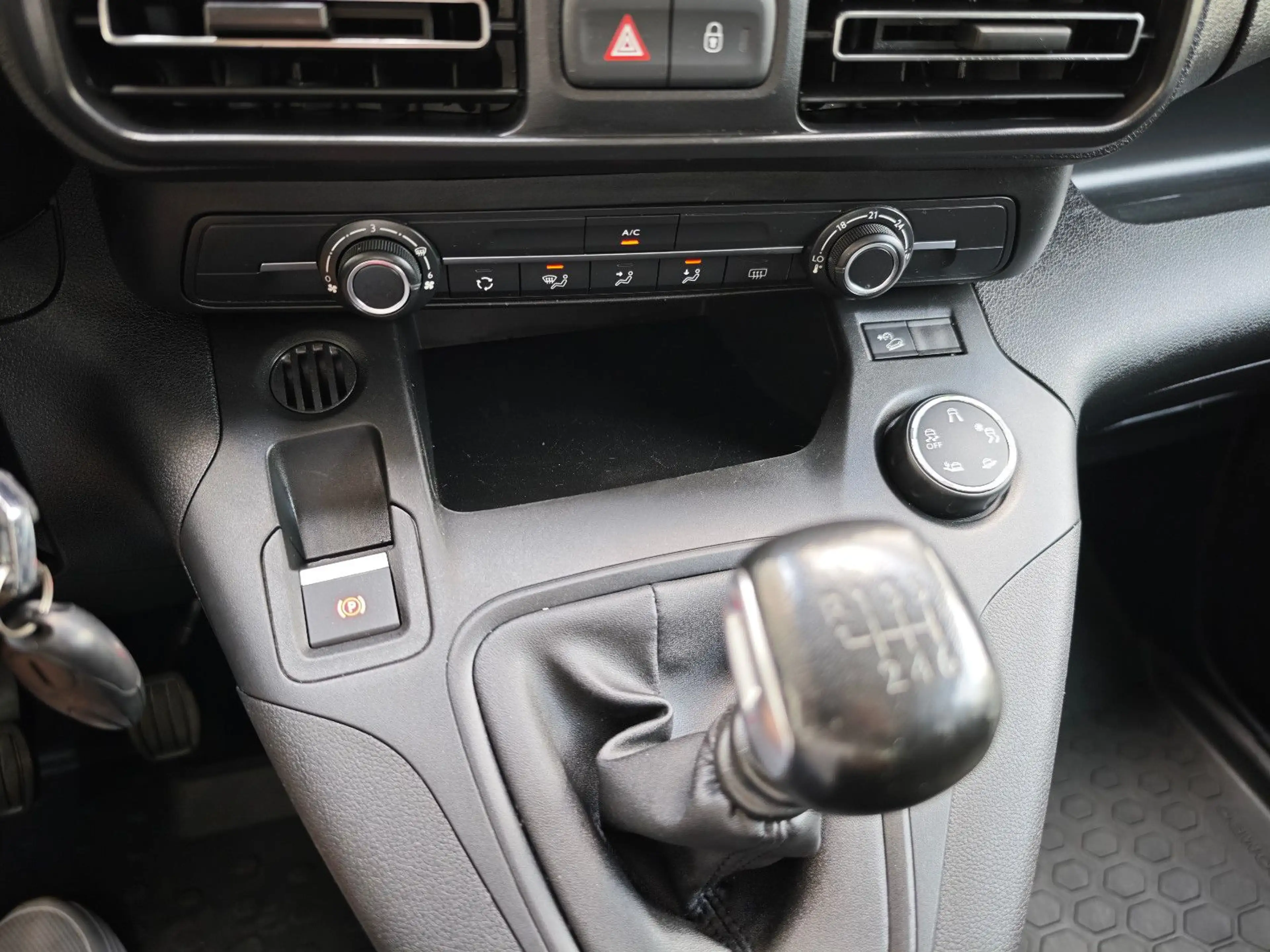 Opel Combo Life 1.5 *Kamera*Sitzheizung*Standheizung* — photo 12