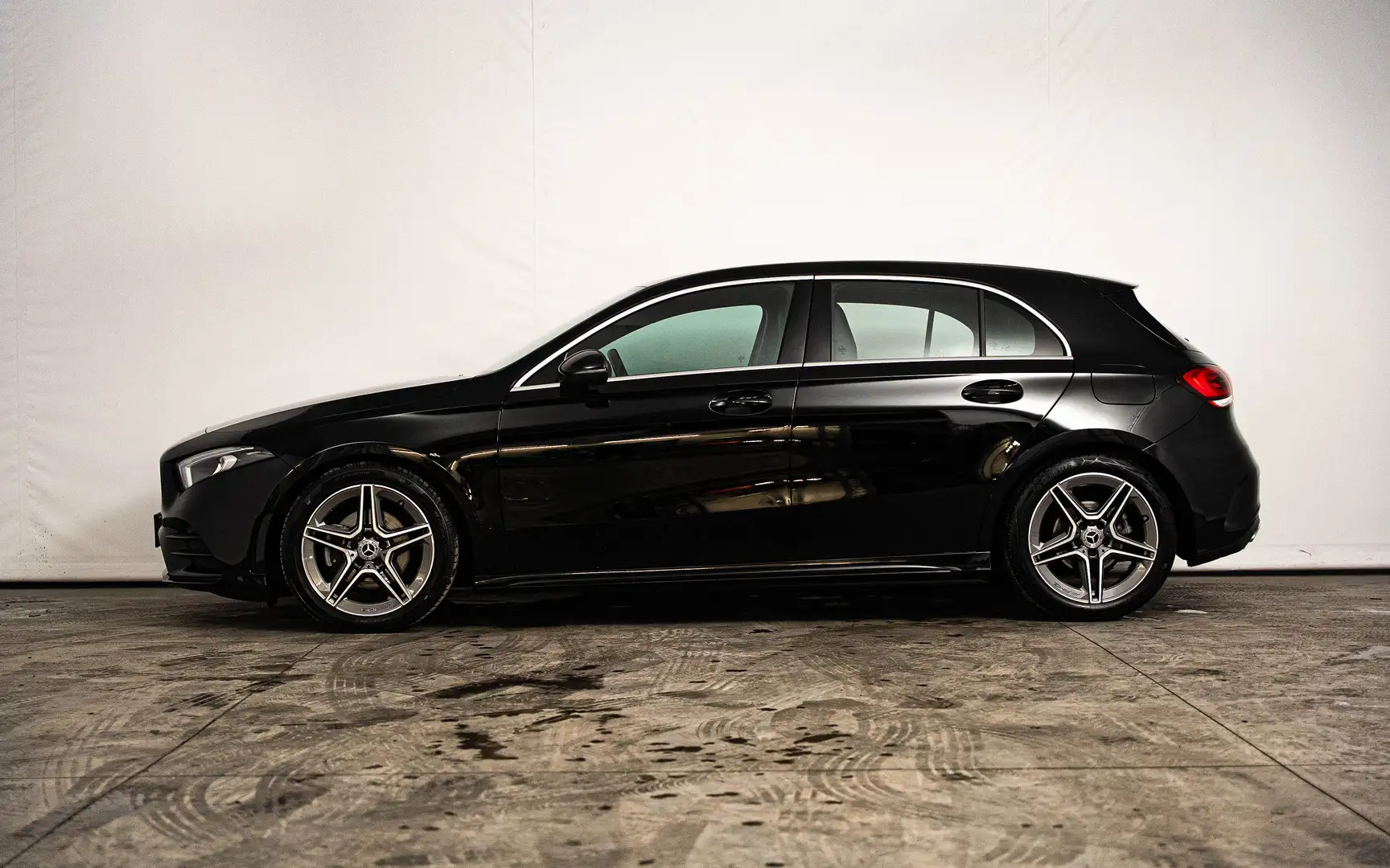 Mercedes-Benz A 180 AMG Line (EU6AP) Černá - 2