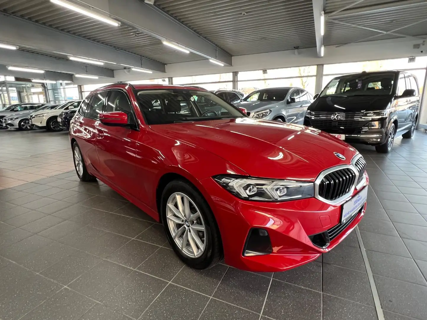 BMW 318 d Touring Facelift+Curved+Assistant+Panroama Rouge - 2