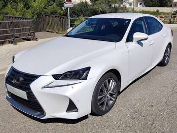 IS 300h Executive Parking