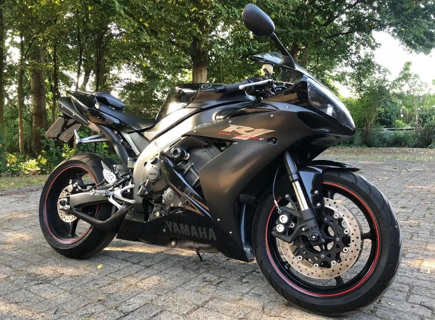 Yamaha YZF-R1 Negro - 2