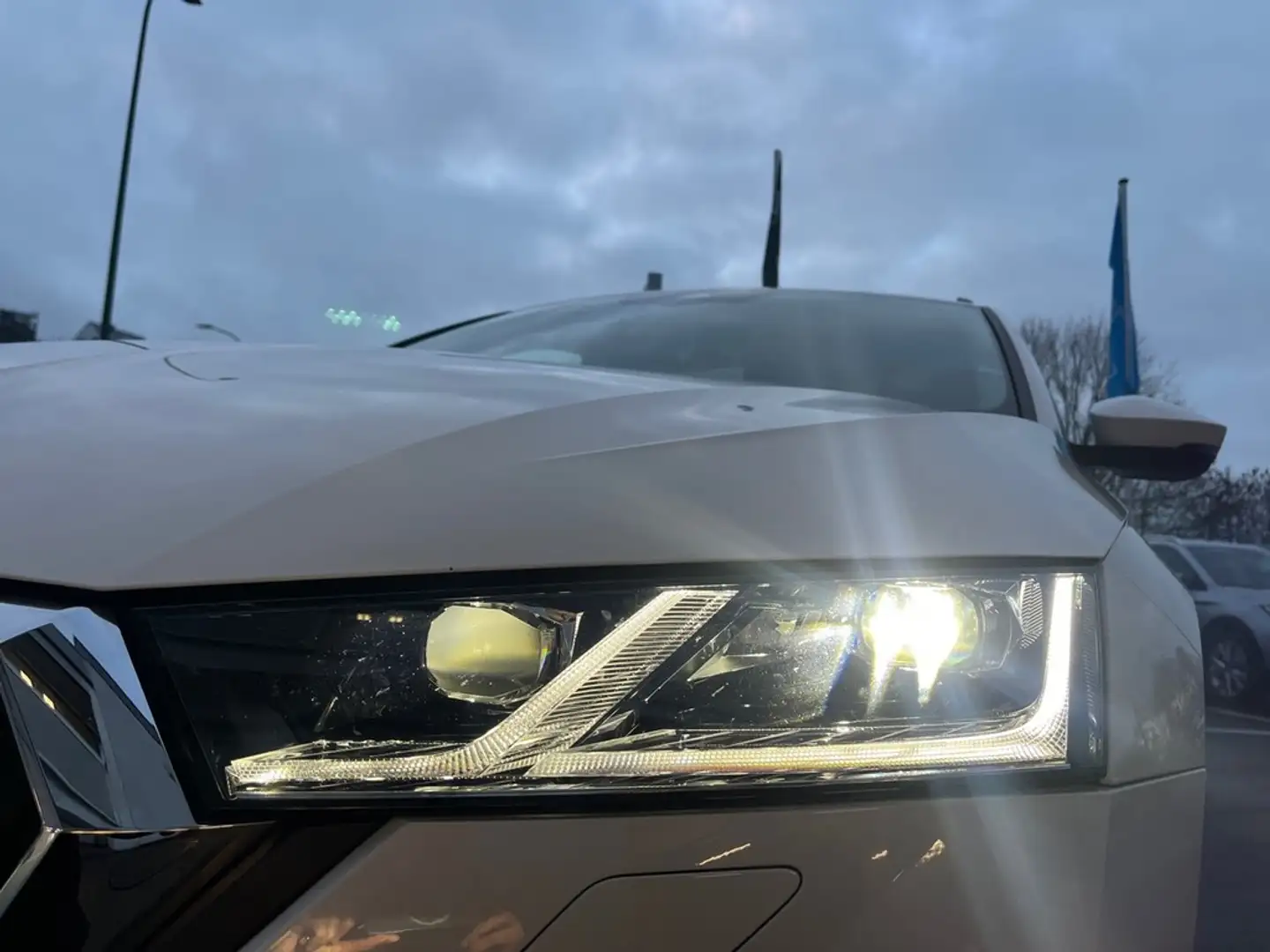 Skoda Octavia Combi 2,0 TDI DSG Weiß - 2