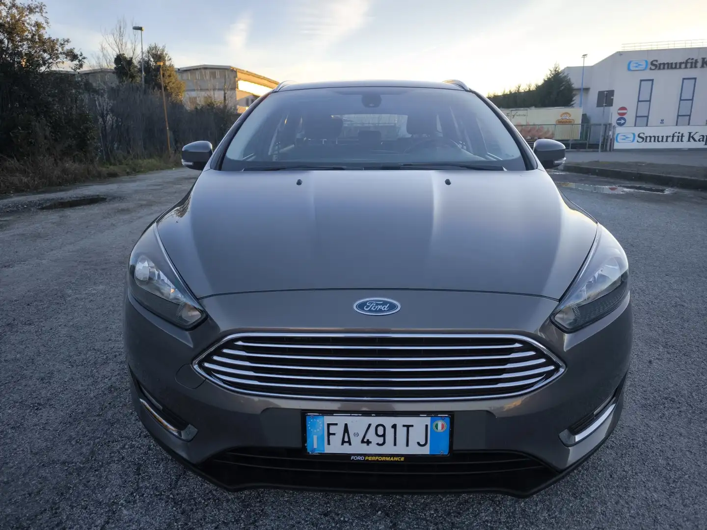 Ford Focus SW 1.5 tdci Titanium s&s 120cv powershift Gris - 1
