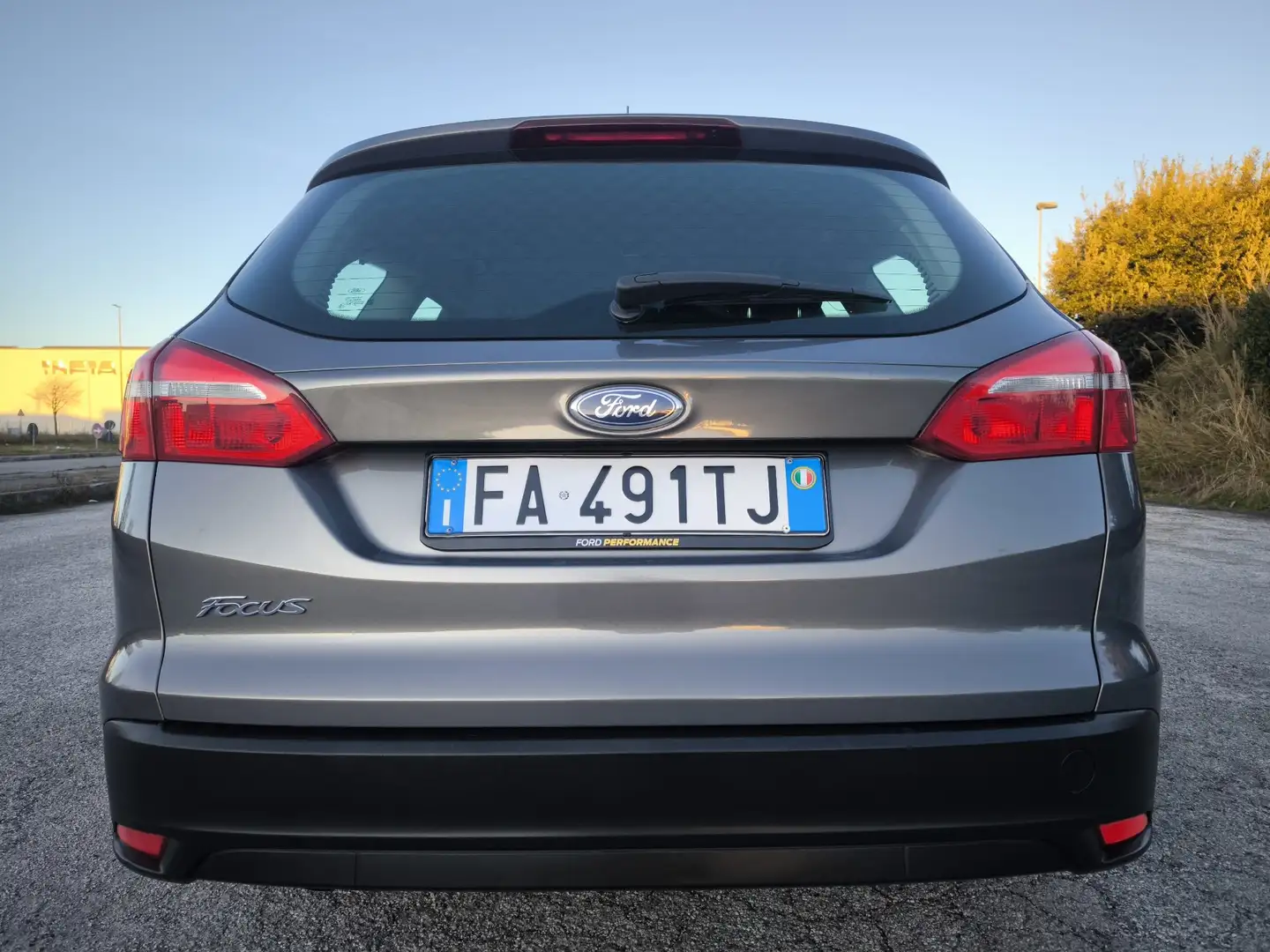Ford Focus SW 1.5 tdci Titanium s&s 120cv powershift Gris - 2