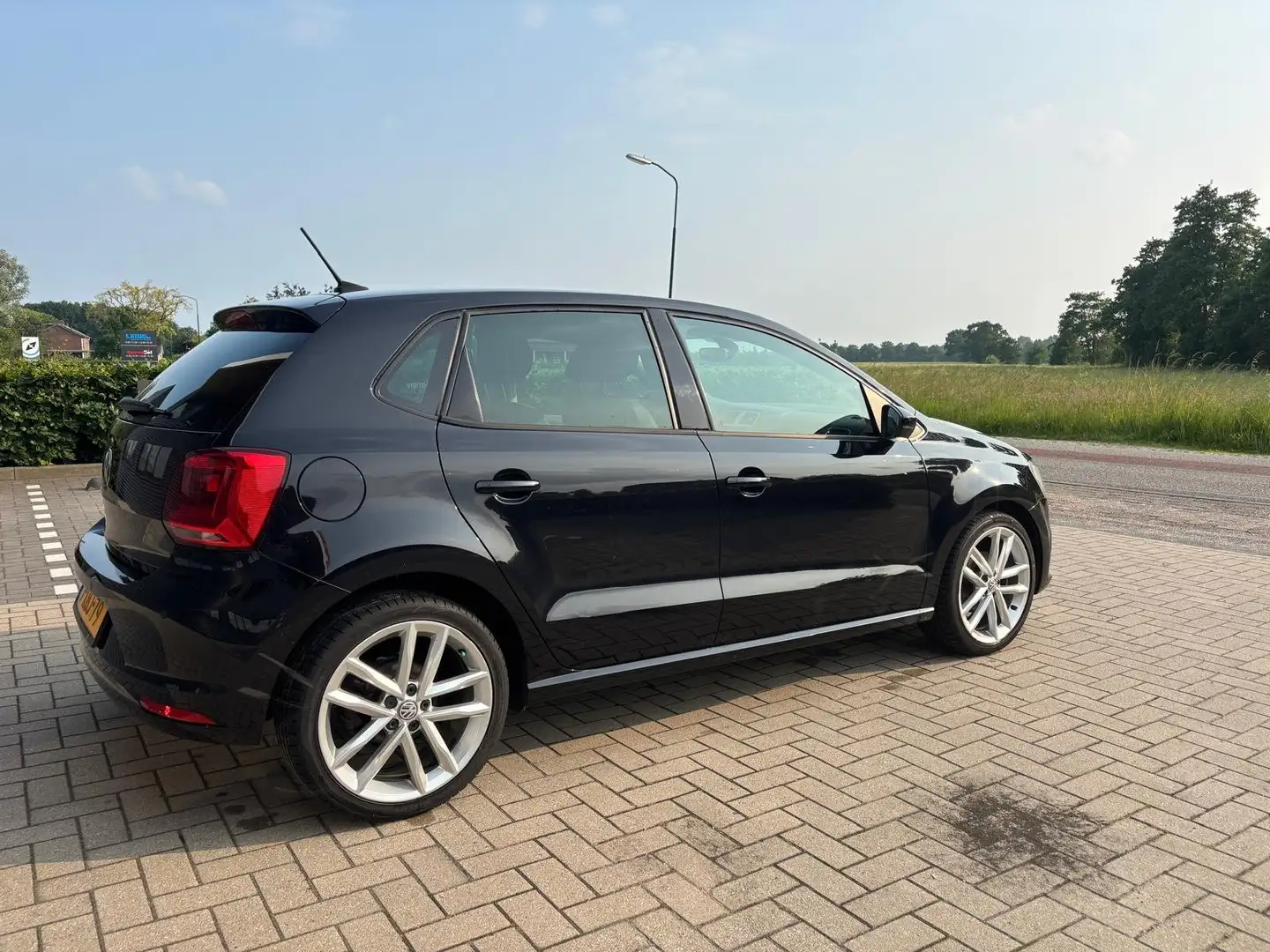 Volkswagen Polo Polo 1.2 TSI Highline Zwart - 2