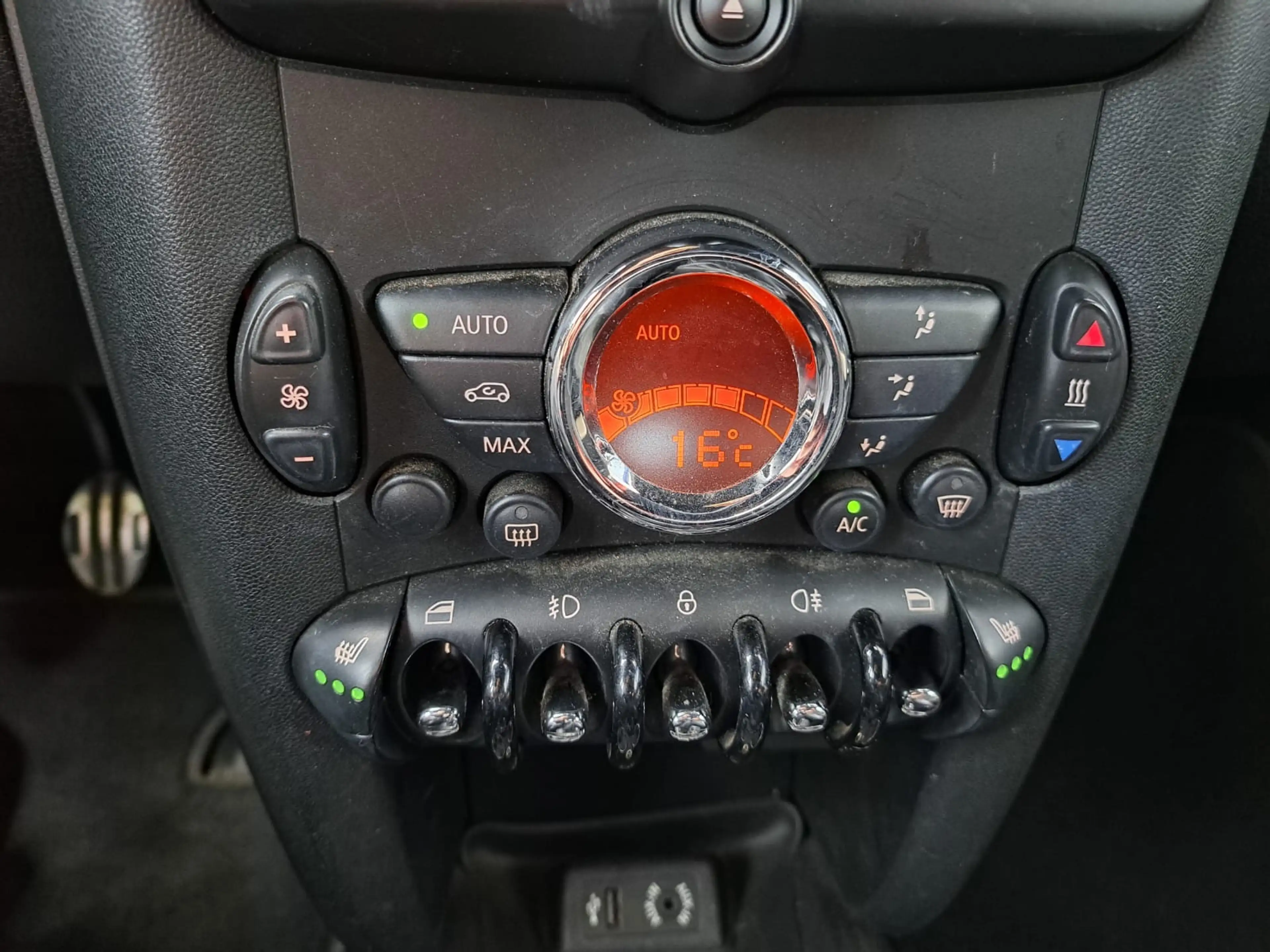 MINI Cooper SD Coupe 2.0*HARMAN/KARDON*XENON*SPOILER*RECARO SITZE* — photo 18