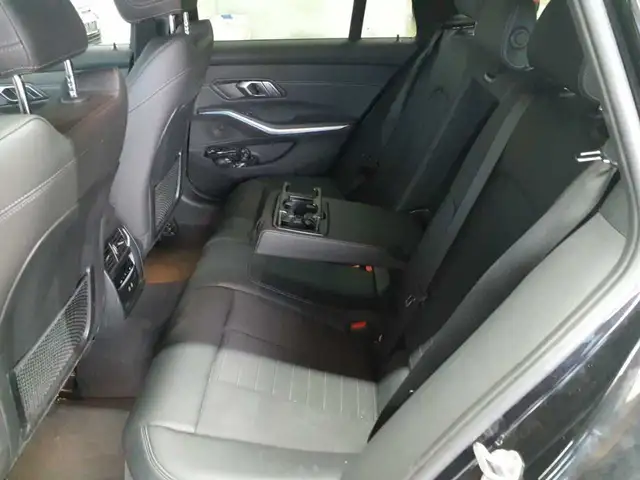 BMW 3 Series view 14