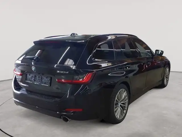 BMW 3 Series view 4
