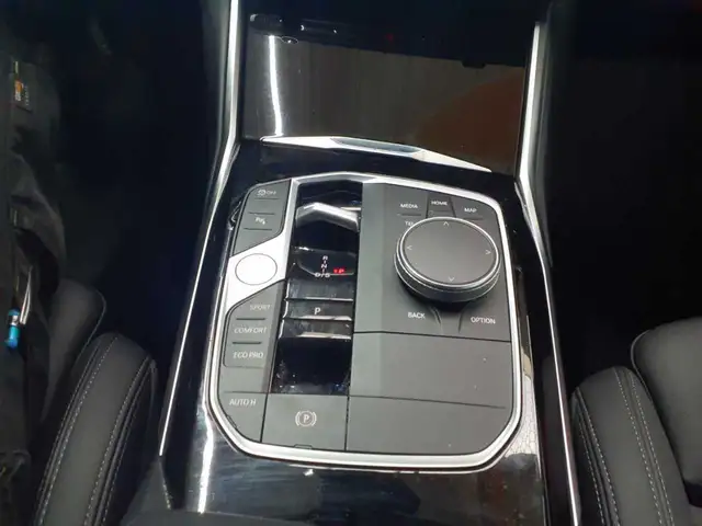 BMW 3 Series view 10