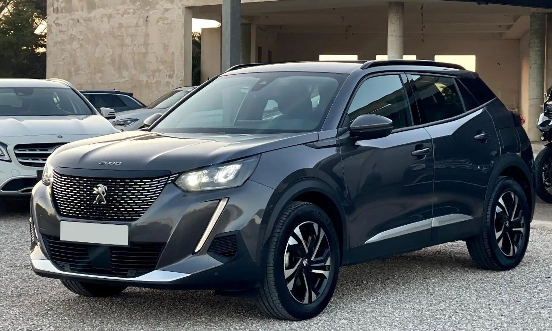 Peugeot 2008 BlueHDi 100 S&S Allure Grijs - 2