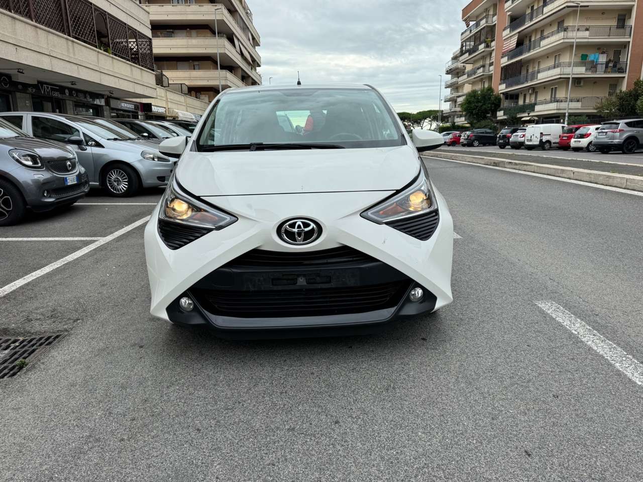 Toyota Aygo Connect 1.0 VVT-i 72 CV 5 porte x-play LED NAVI KA