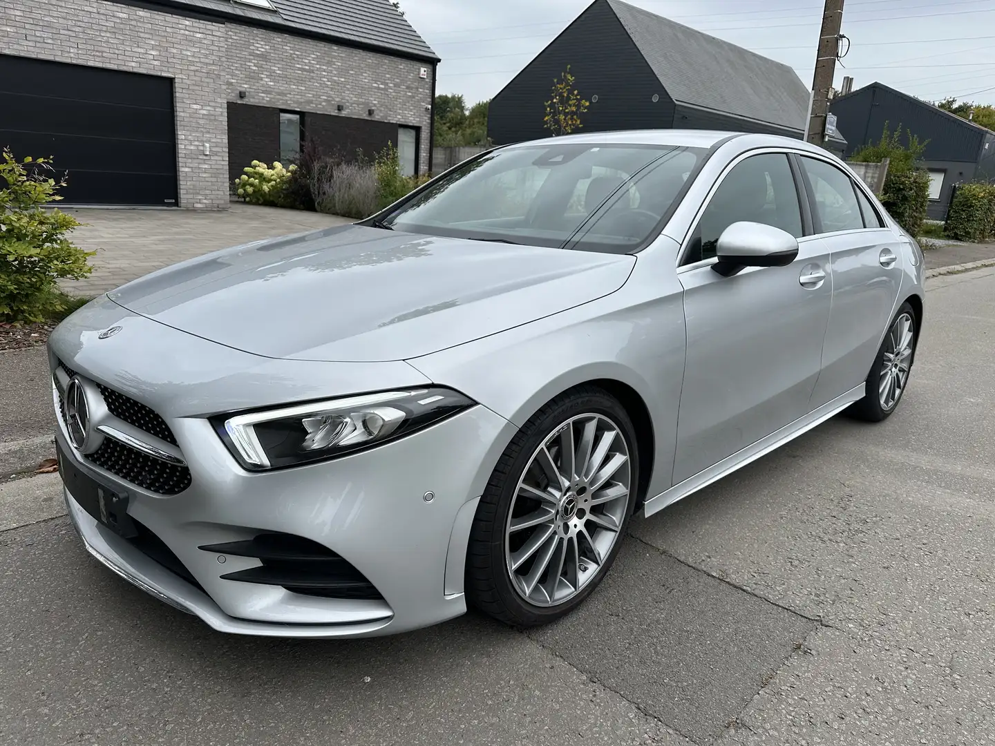 Mercedes-Benz A 180 A 180 Business Solution AMG line 49000km Garantie Silber - 1