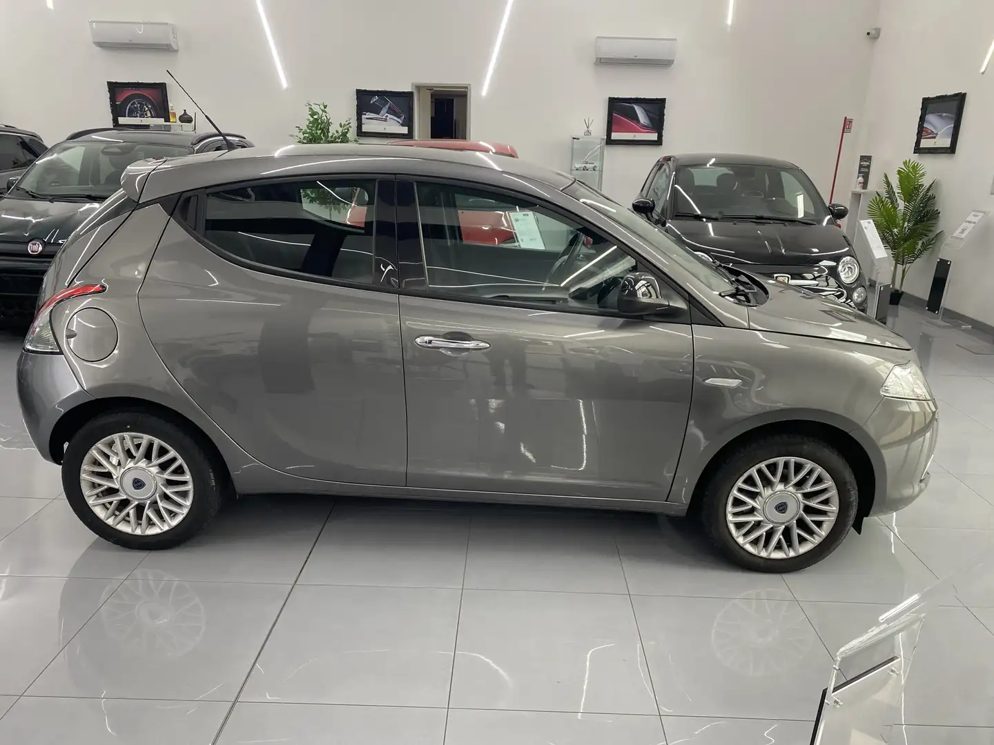 Lancia Ypsilon Ypsilon III 2011 1.2 8v Elefantino 69cv my14 Grigio - 2