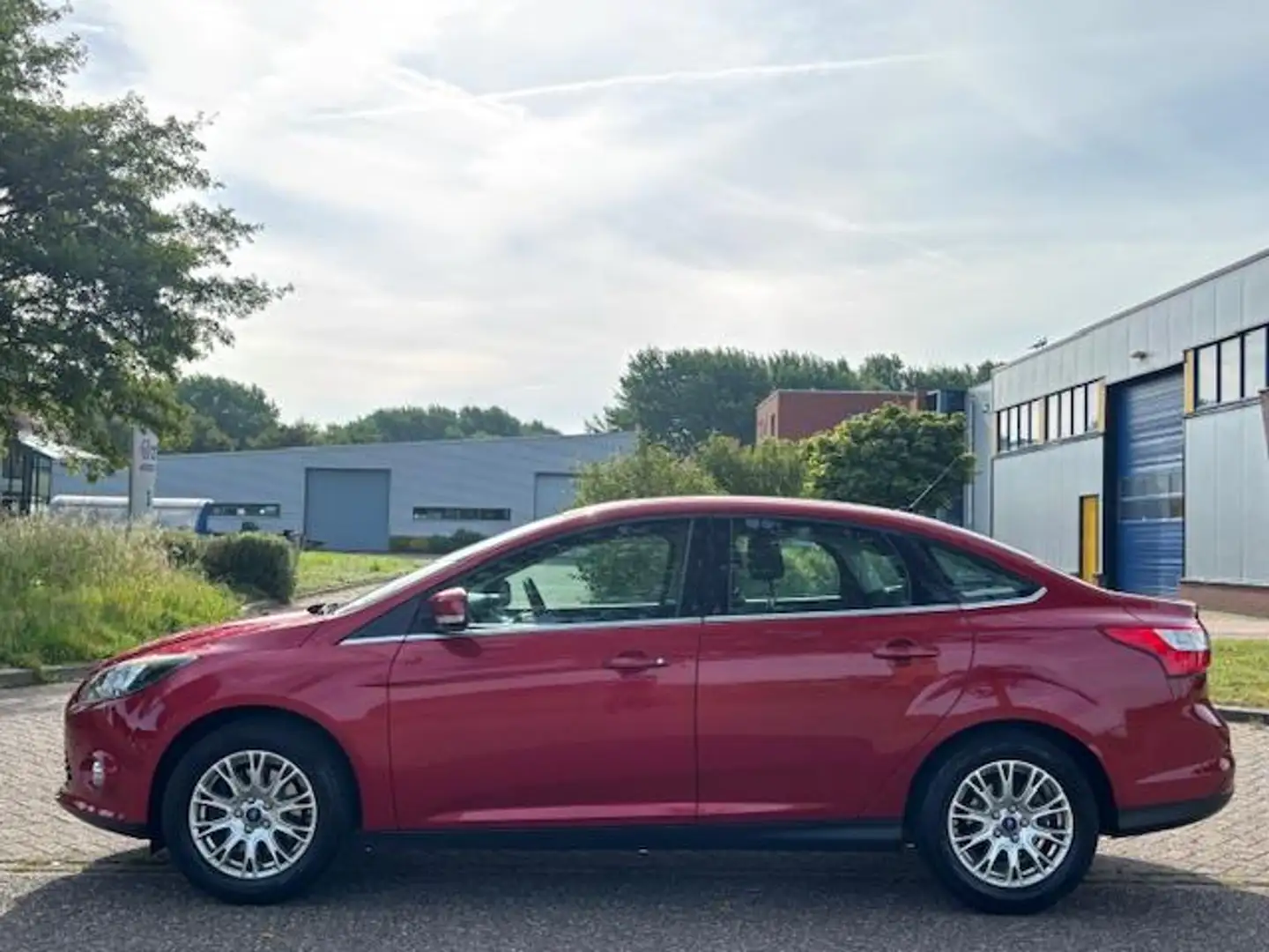 Ford Focus 1.6 TI-VCT Titanium ECC LMV 16" Audio/CD Navigatie Rood - 2