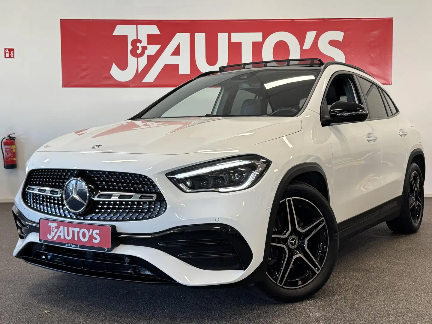 Mercedes-Benz GLA 200 4MATIC AMG-LINE PANORAMADAK, AMBIENTE LIGHT, NAVIG Alb - 1