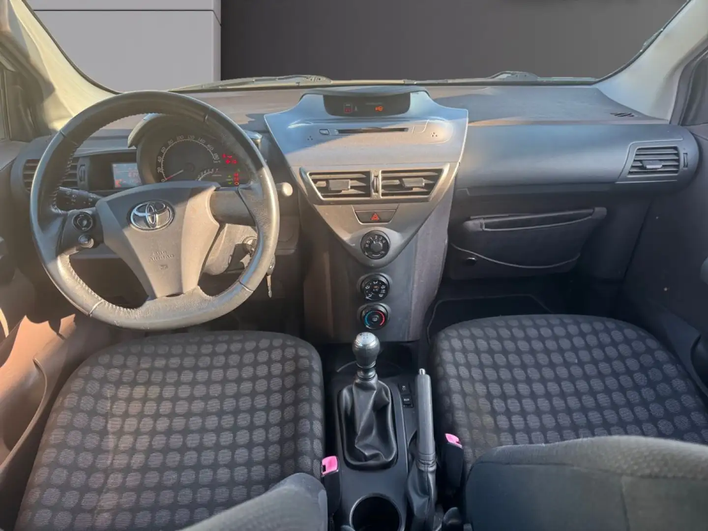 Toyota iQ 68 VVT-i Bianco - 2
