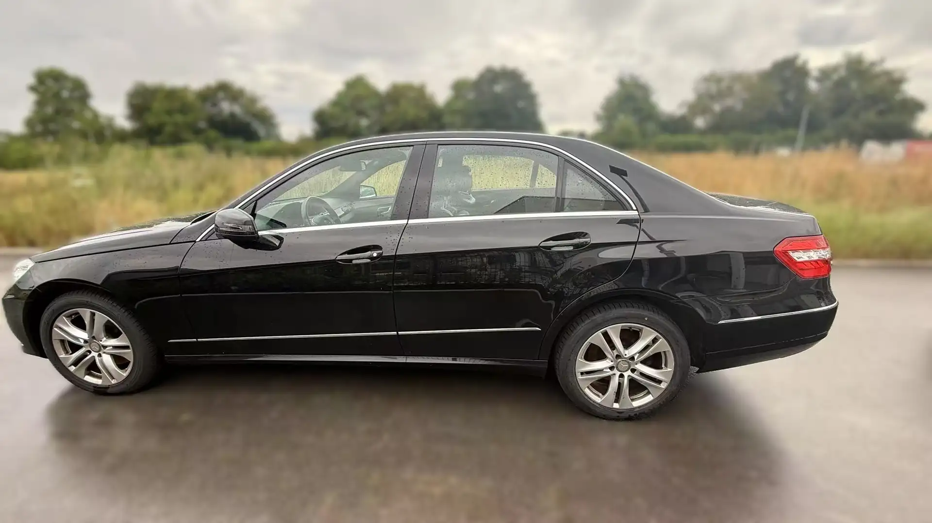 Mercedes-Benz E 250 E 250 CDI DPF BlueEFFICIENCY 7G-TRONICAvantgarde Negru - 1